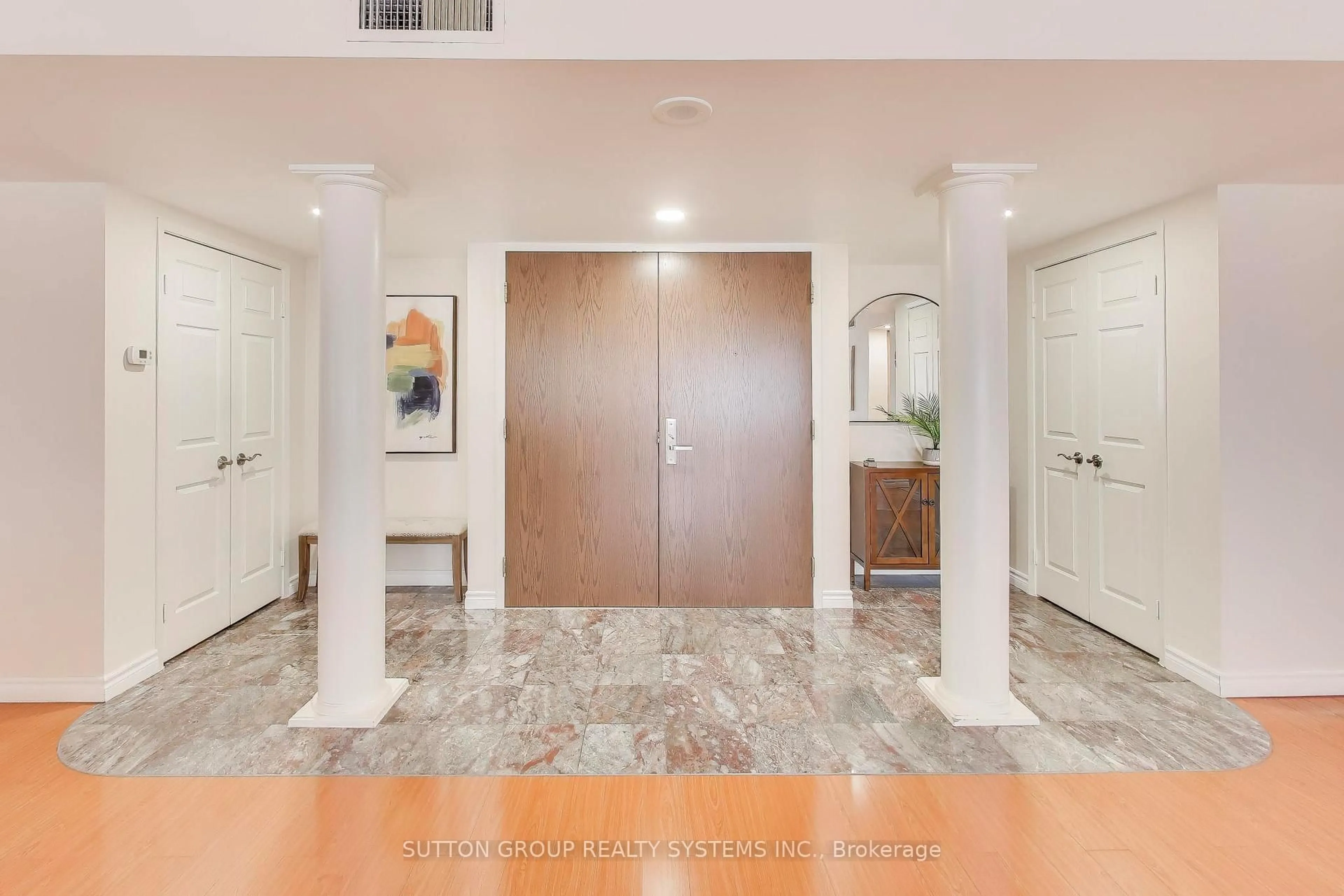 Indoor foyer for 45 Kingsbridge Garden Circ #3307, Mississauga Ontario L5R 3K4