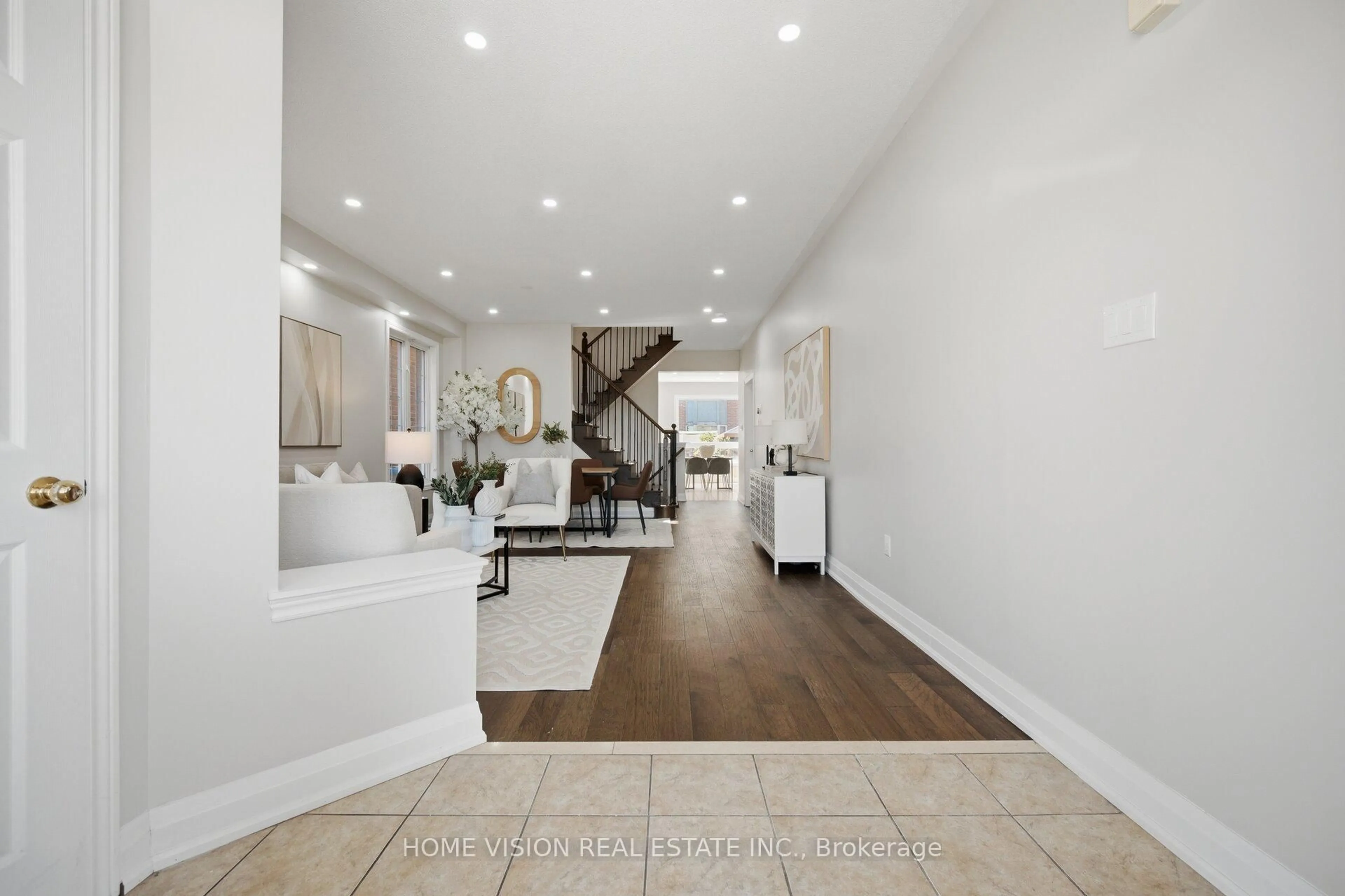 Indoor entryway for 392 Father Tobin Rd, Brampton Ontario L6R 0S1