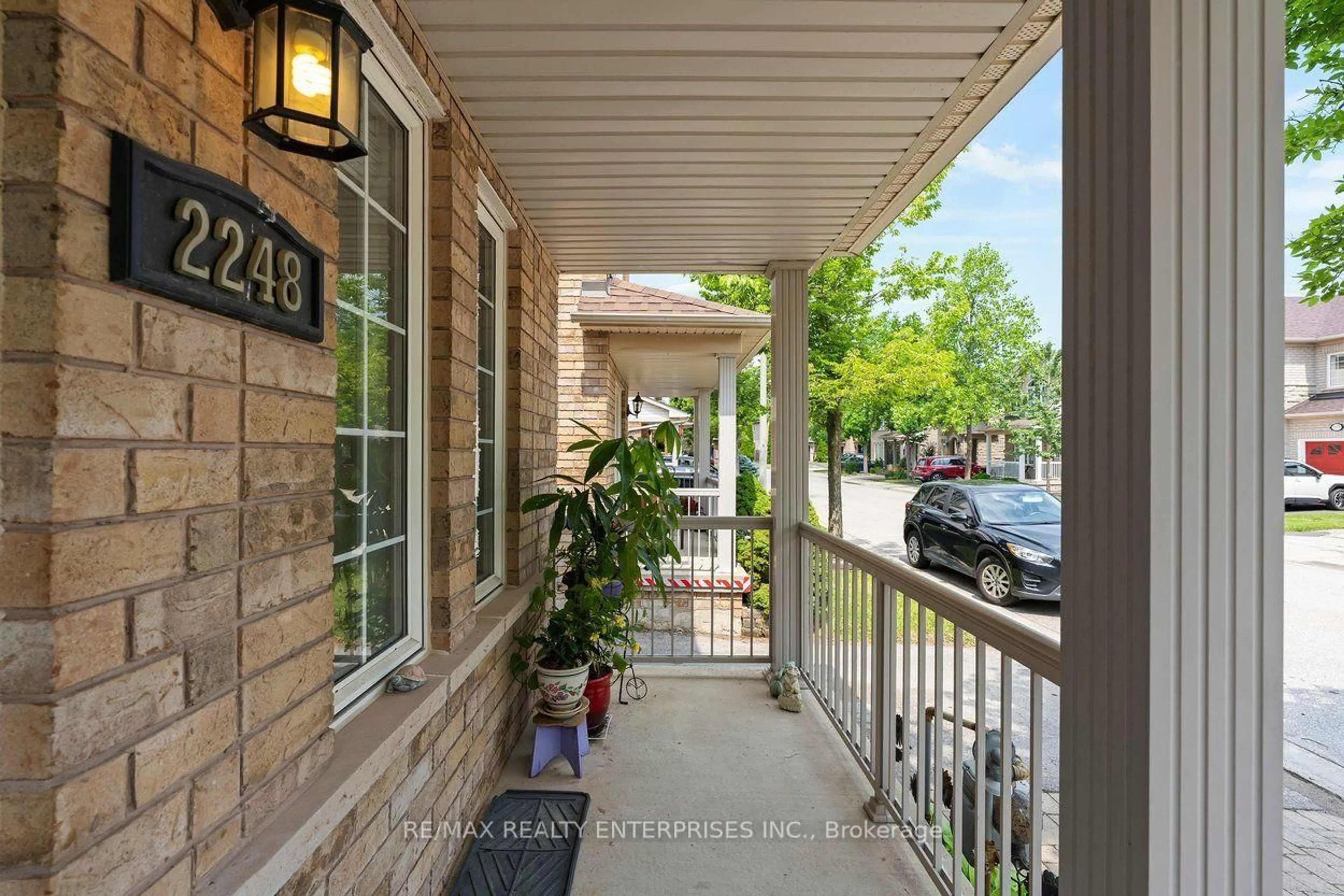 Patio, street for 2248 Seton Cres, Burlington Ontario L7L 6Y4