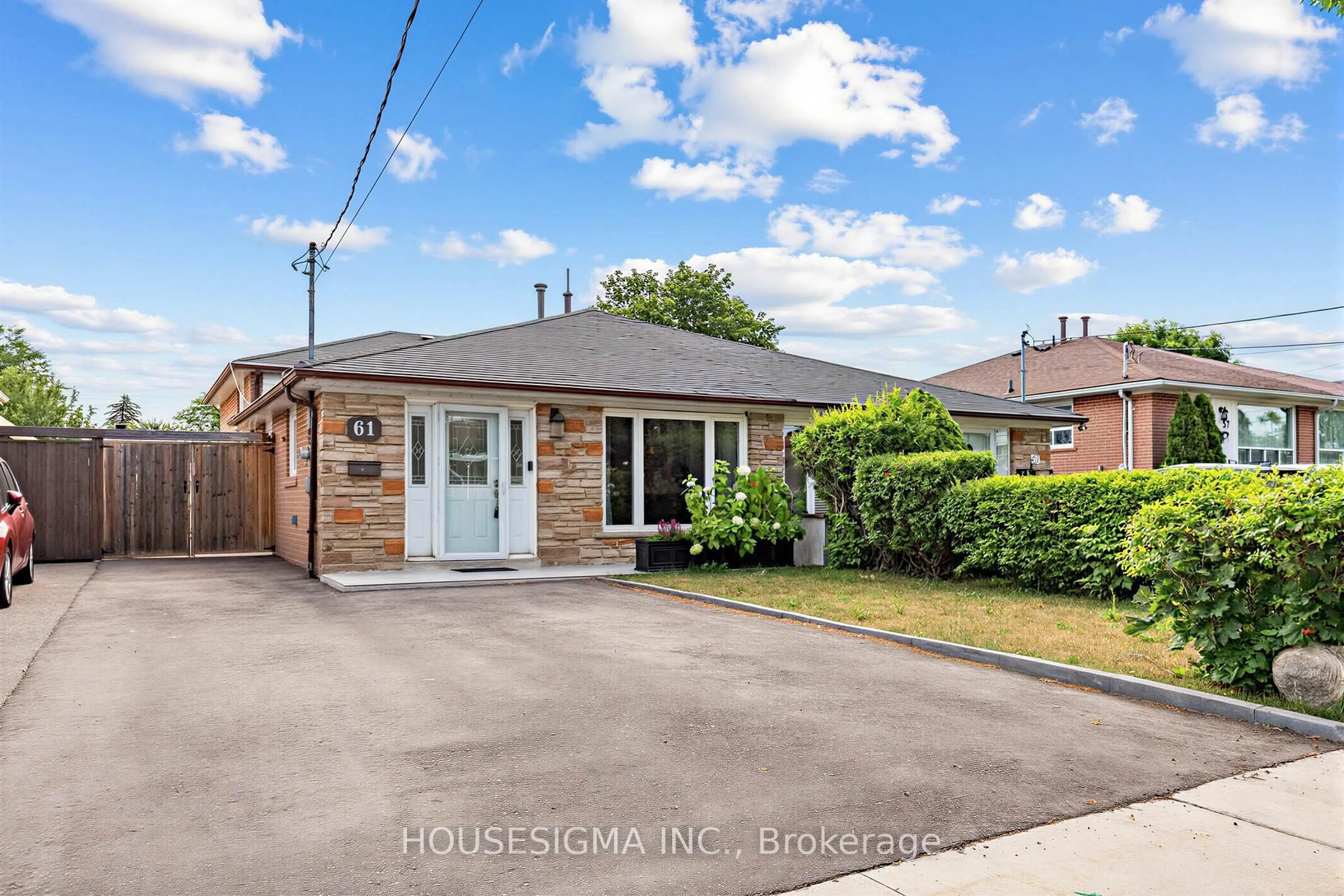 A pic from outside/outdoor area/front of a property/back of a property/a pic from drone, street for 61 Ruthmar Cres, Toronto Ontario M3N 2C6