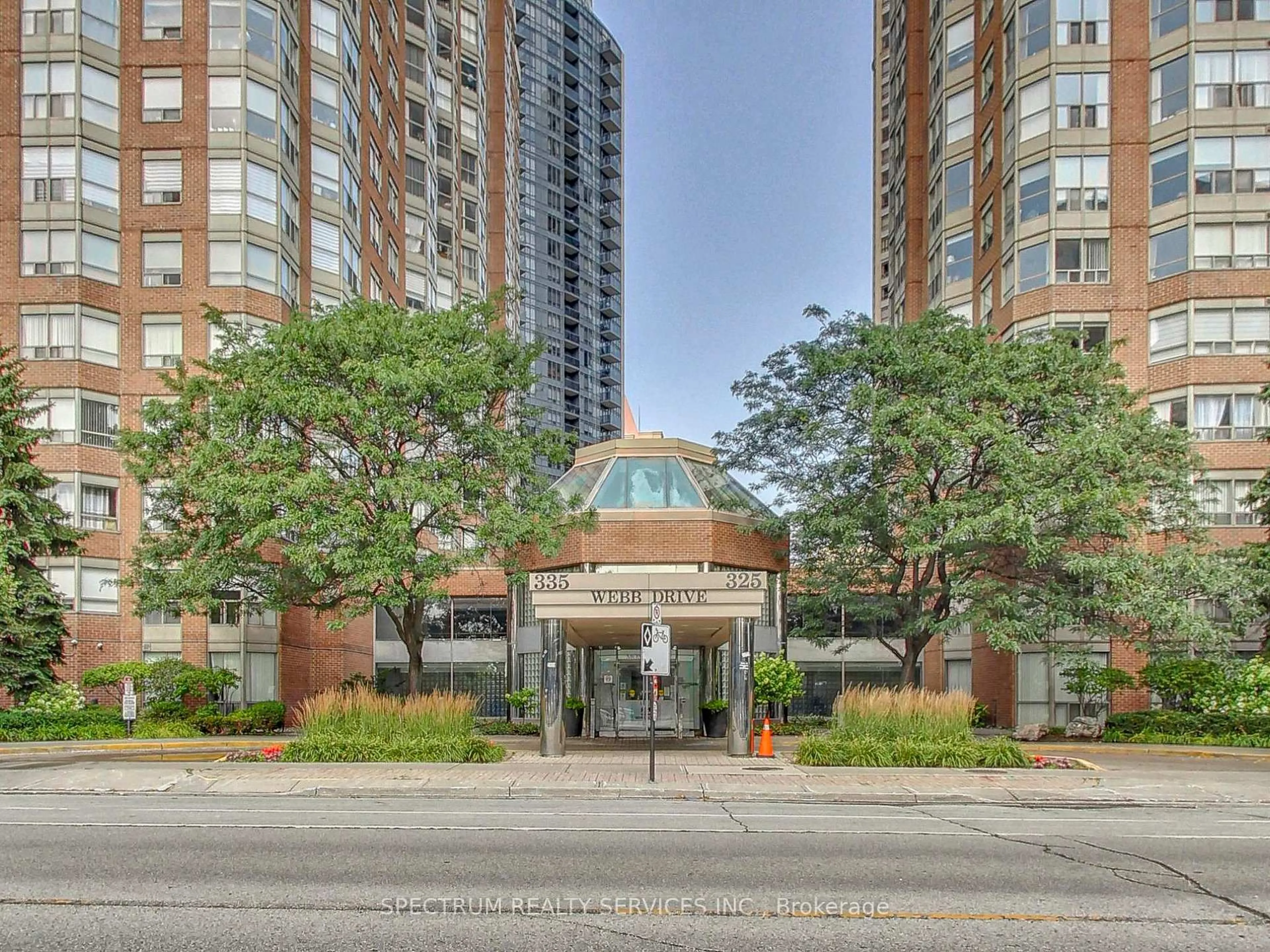 Indoor foyer for 325 Webb Dr #1603E, Mississauga Ontario L5B 4A1