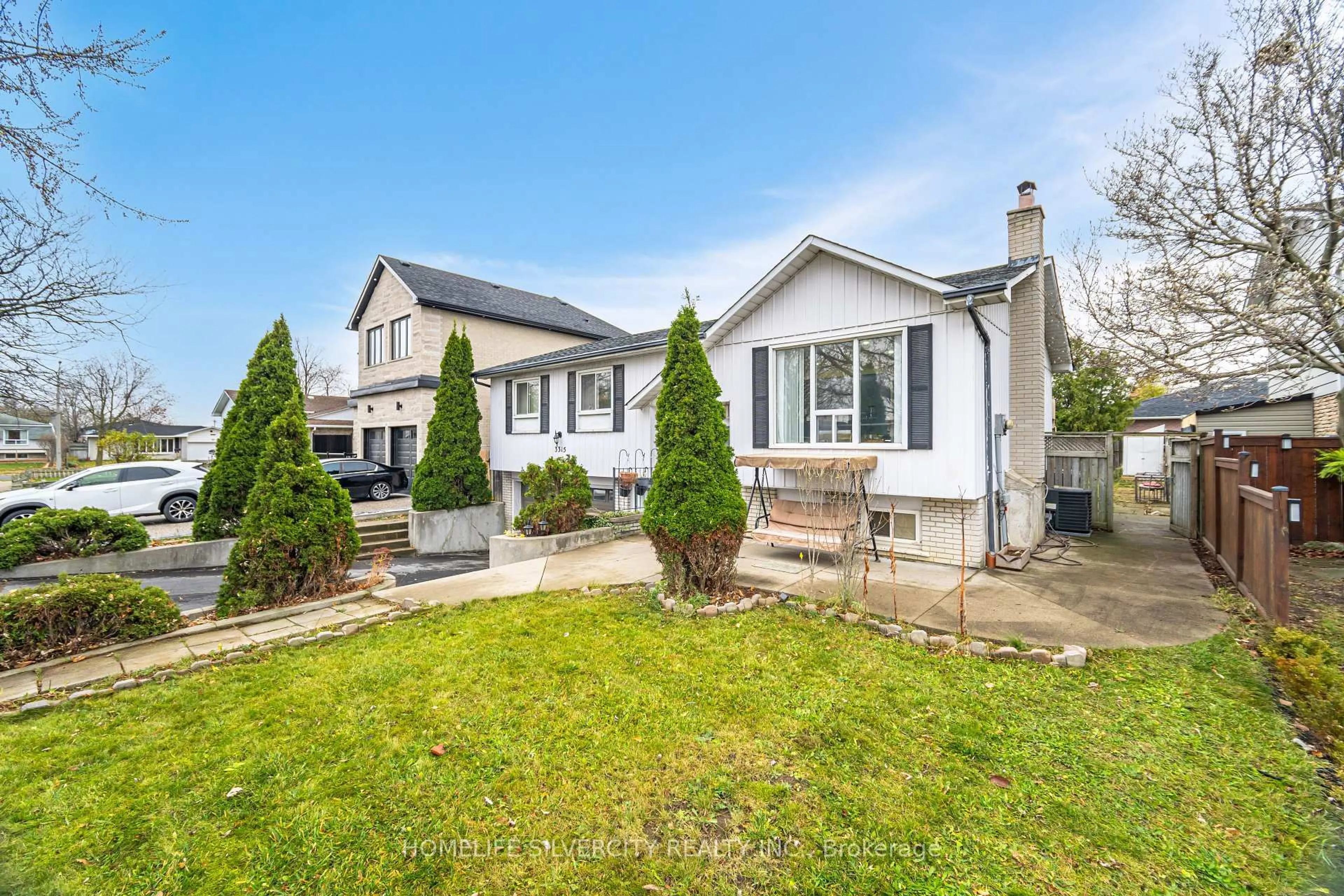 Home with vinyl exterior material, street for 3315 Dwiggin Ave, Mississauga Ontario L4T 3J3