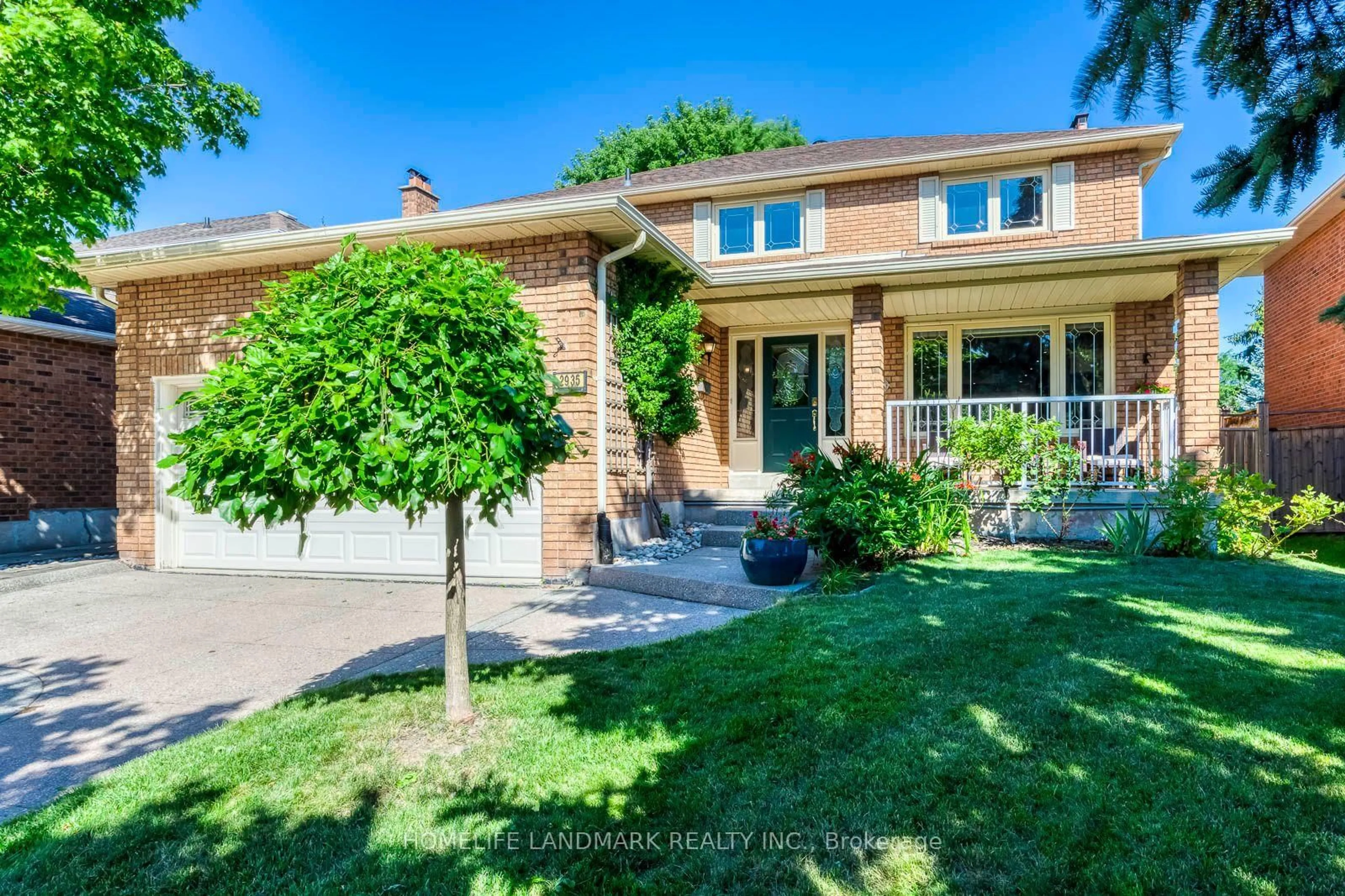 Home with brick exterior material, street for 2935 Kingsway Dr, Oakville Ontario L6J 6R8