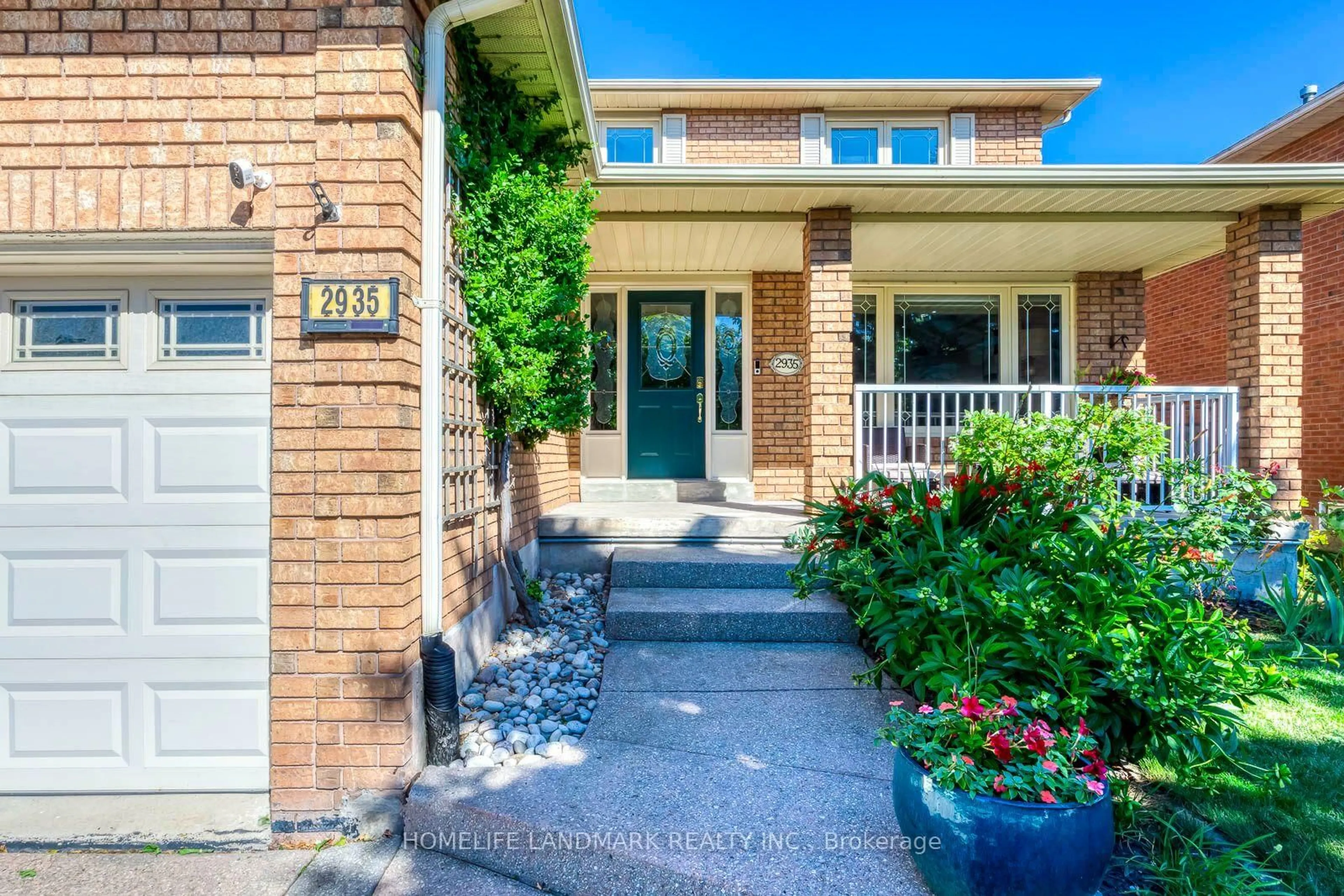 Home with brick exterior material, street for 2935 Kingsway Dr, Oakville Ontario L6J 6R8