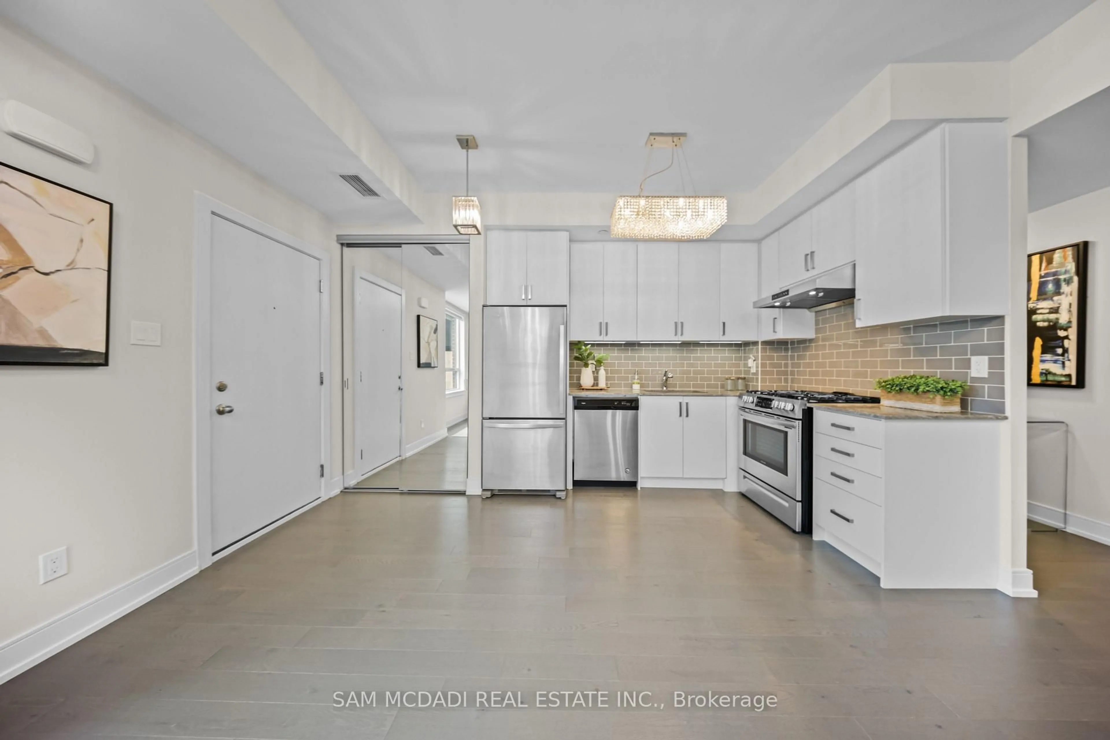 Open concept kitchen, ceramic/tile floor for 670 Atwater Ave #1, Mississauga Ontario L5G 0B6
