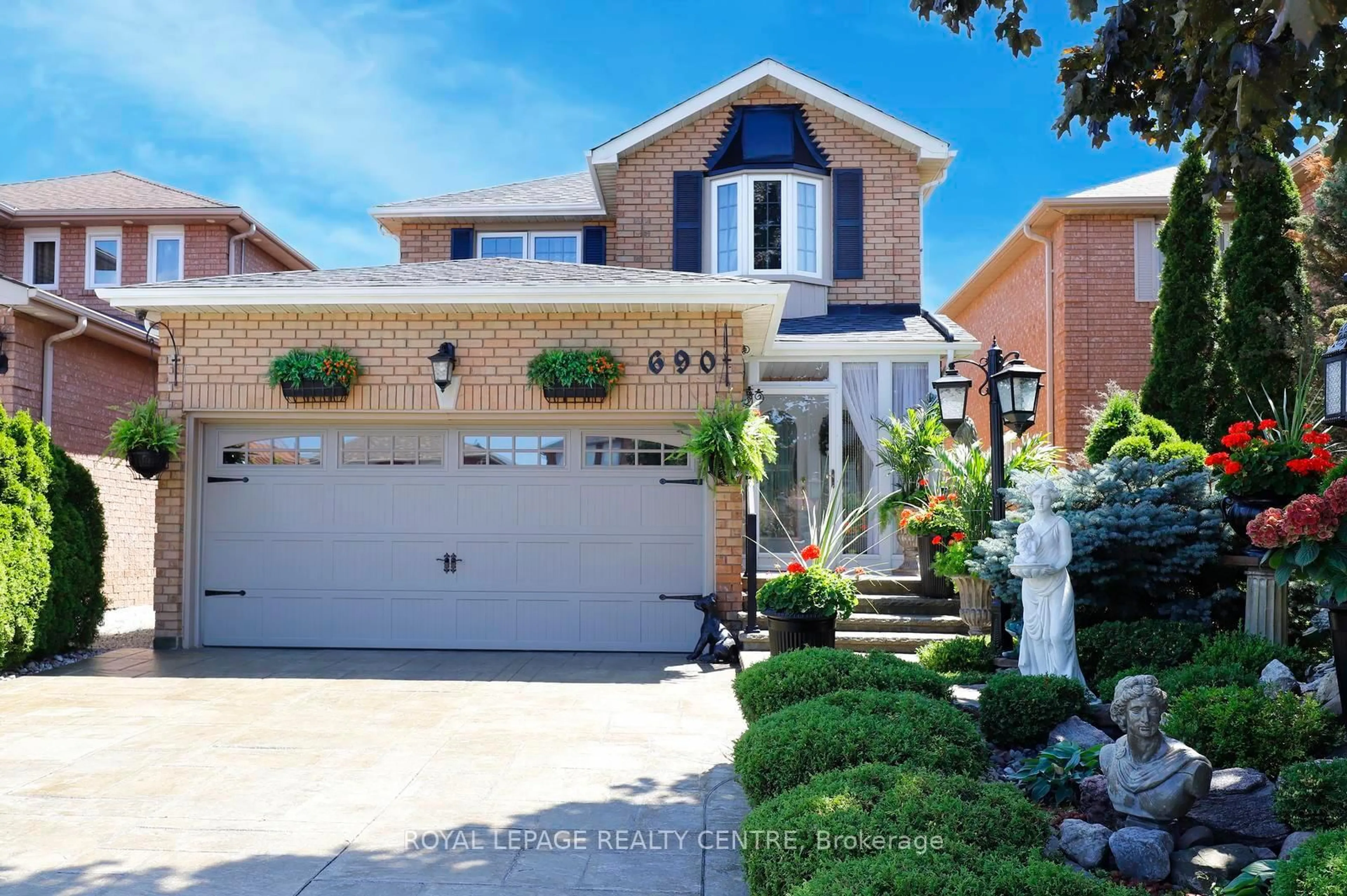 Home with brick exterior material, street for 690 Ashprior Ave, Mississauga Ontario L5R 3N8