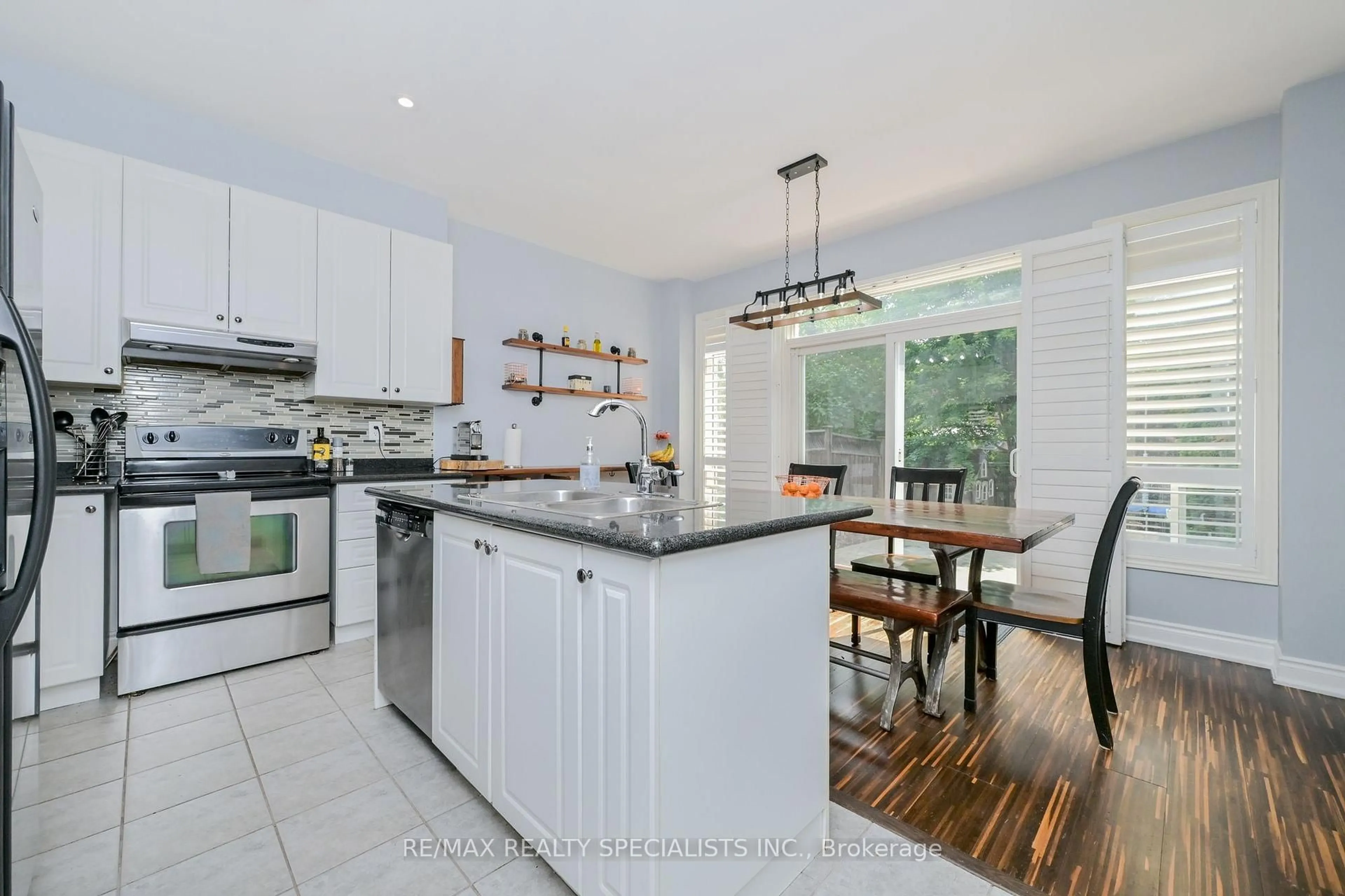 Open concept kitchen, ceramic/tile floor for 5424 Greer Dr, Burlington Ontario L7L 7M7