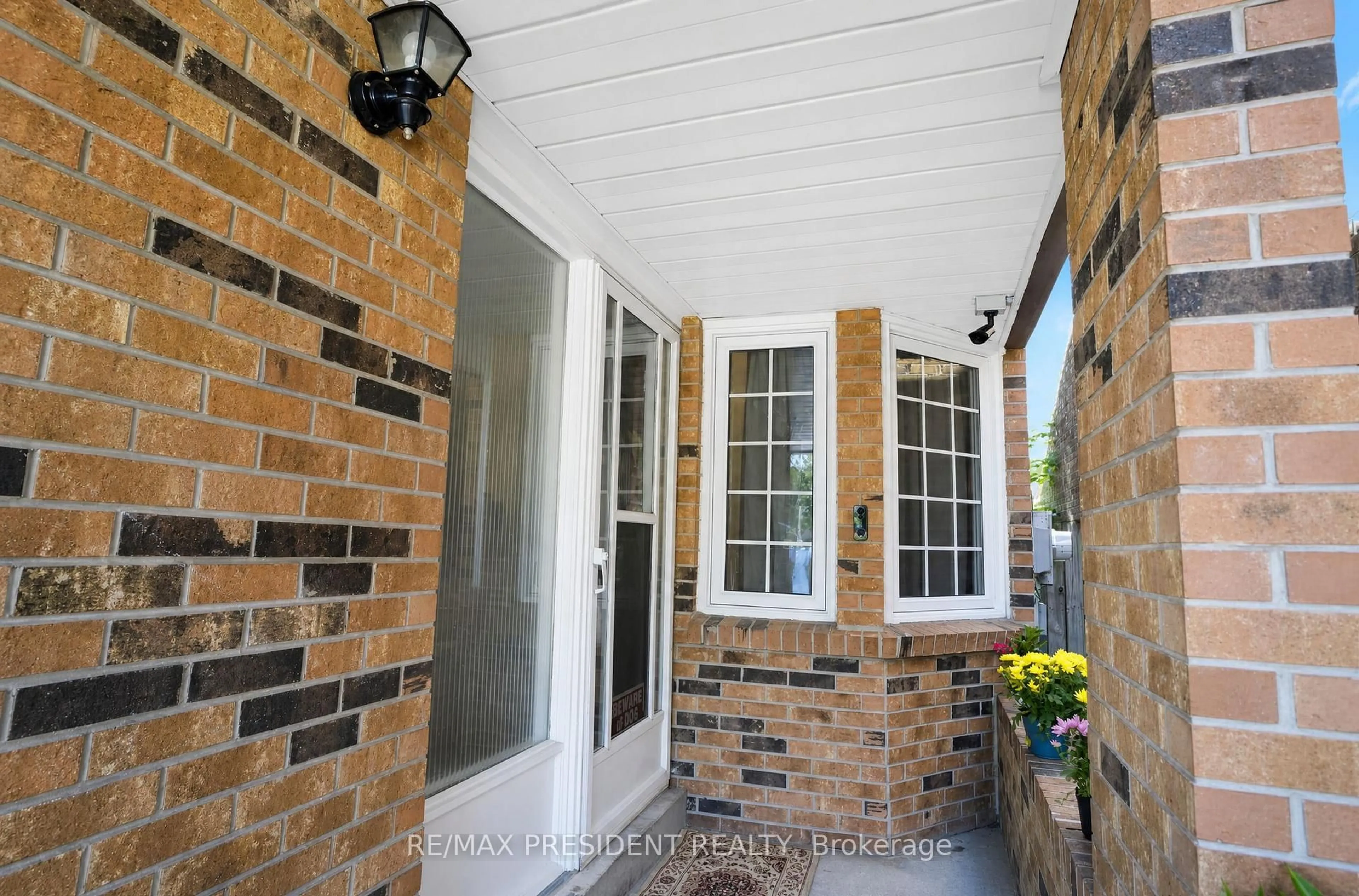 Indoor entryway for 29 Norbrook Cres, Toronto Ontario M9V 4P7
