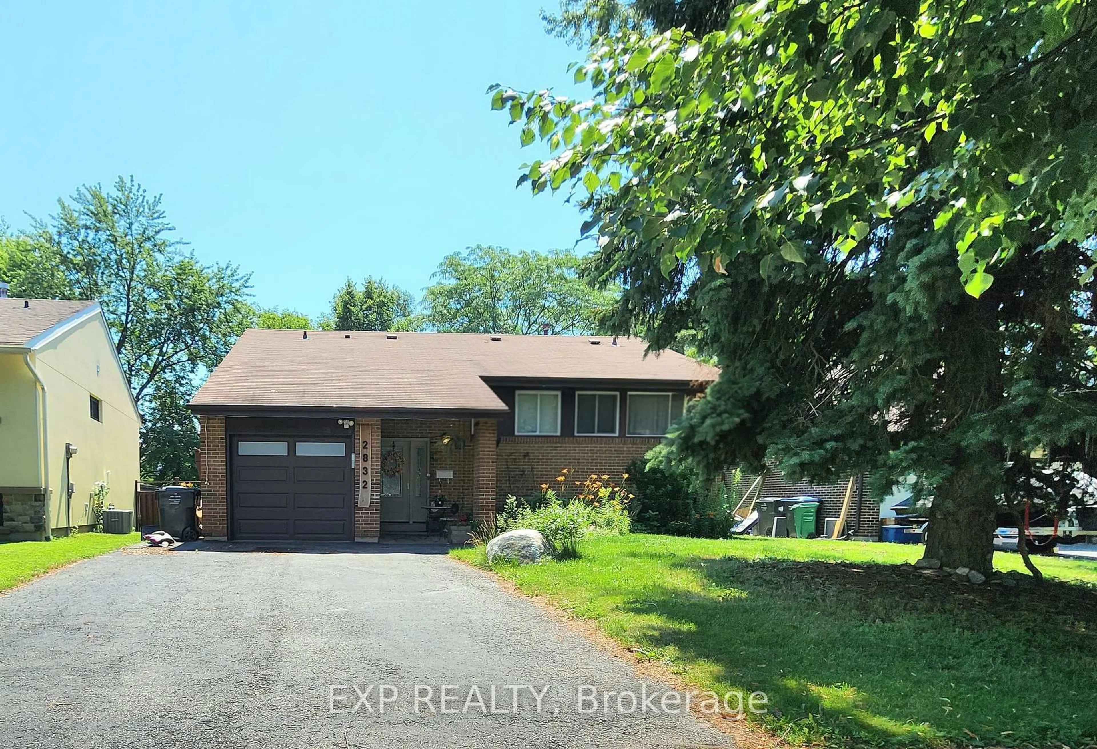 Home with brick exterior material, street for 2832 Windwood Dr, Mississauga Ontario L5N 1W7