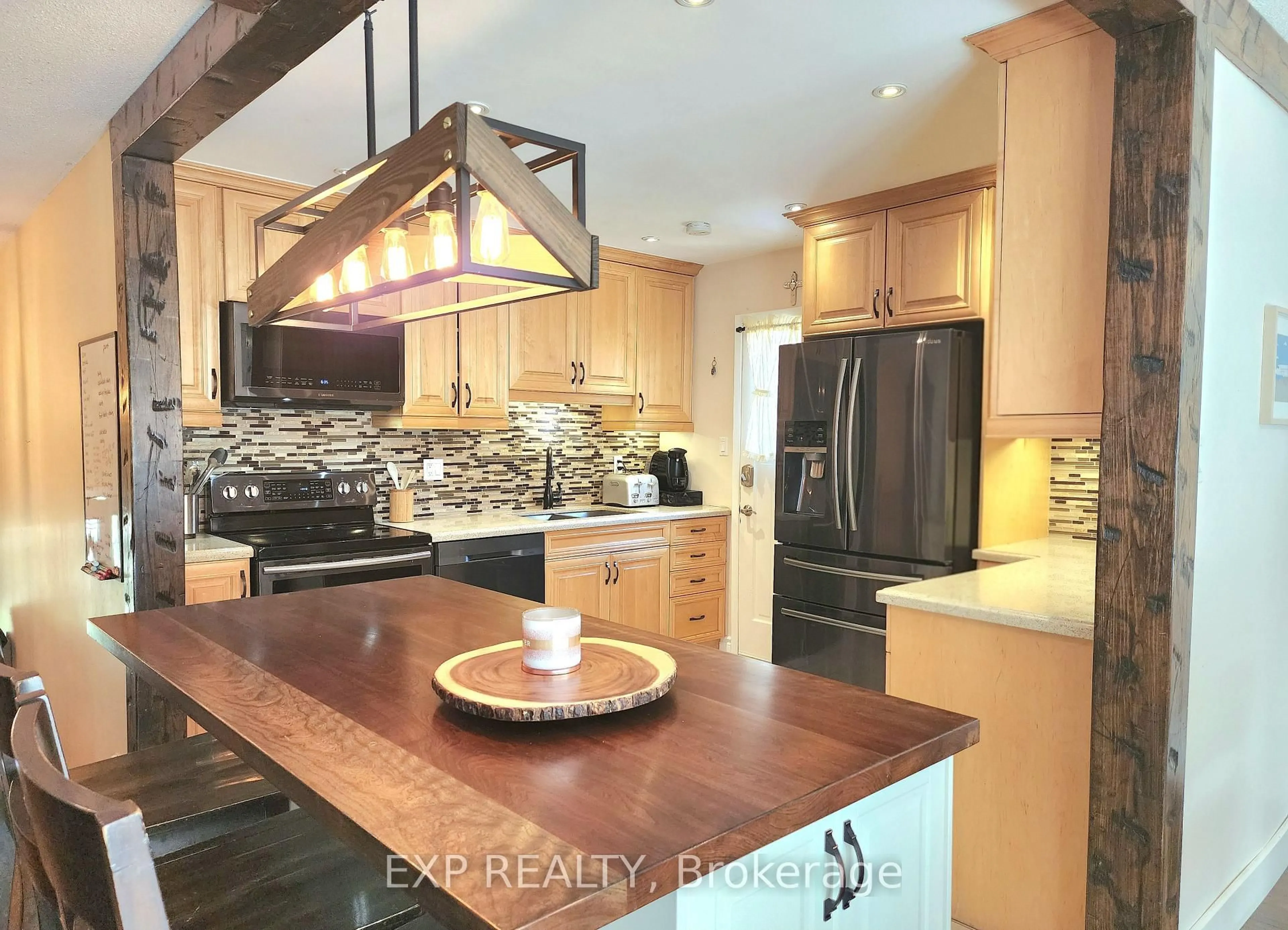 Contemporary kitchen, wood/laminate floor for 2832 Windwood Dr, Mississauga Ontario L5N 1W7