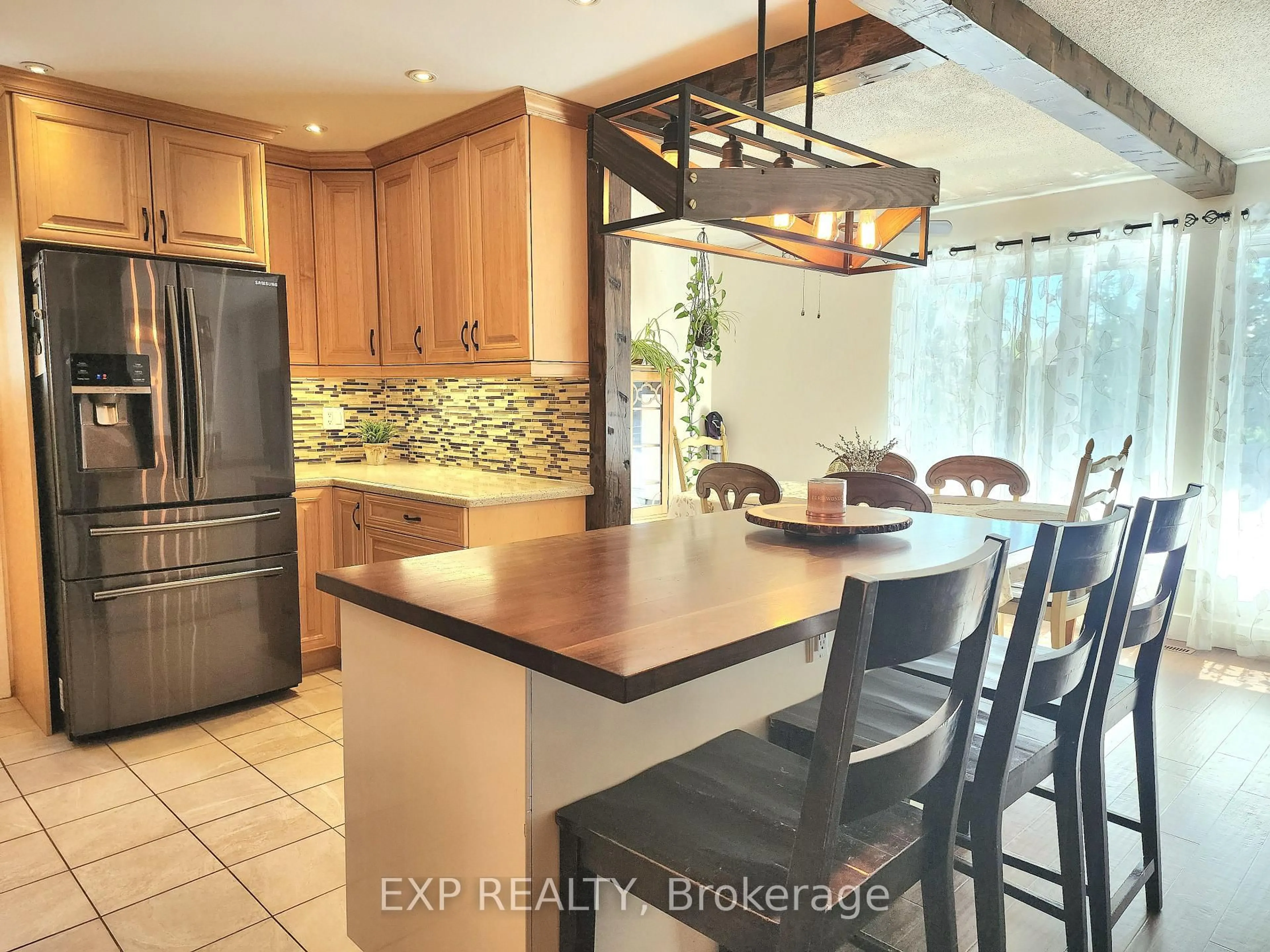 Open concept kitchen, ceramic/tile floor for 2832 Windwood Dr, Mississauga Ontario L5N 1W7