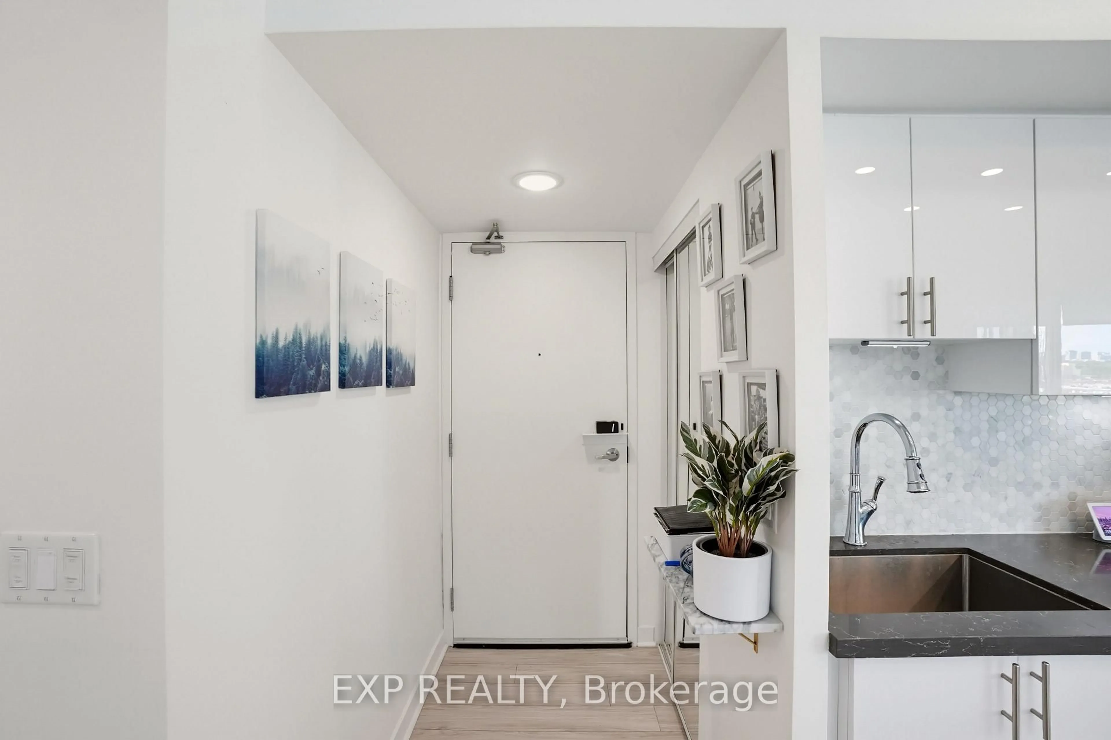 Indoor entryway for 155 Legion Rd #813, Toronto Ontario M8Y 0A7