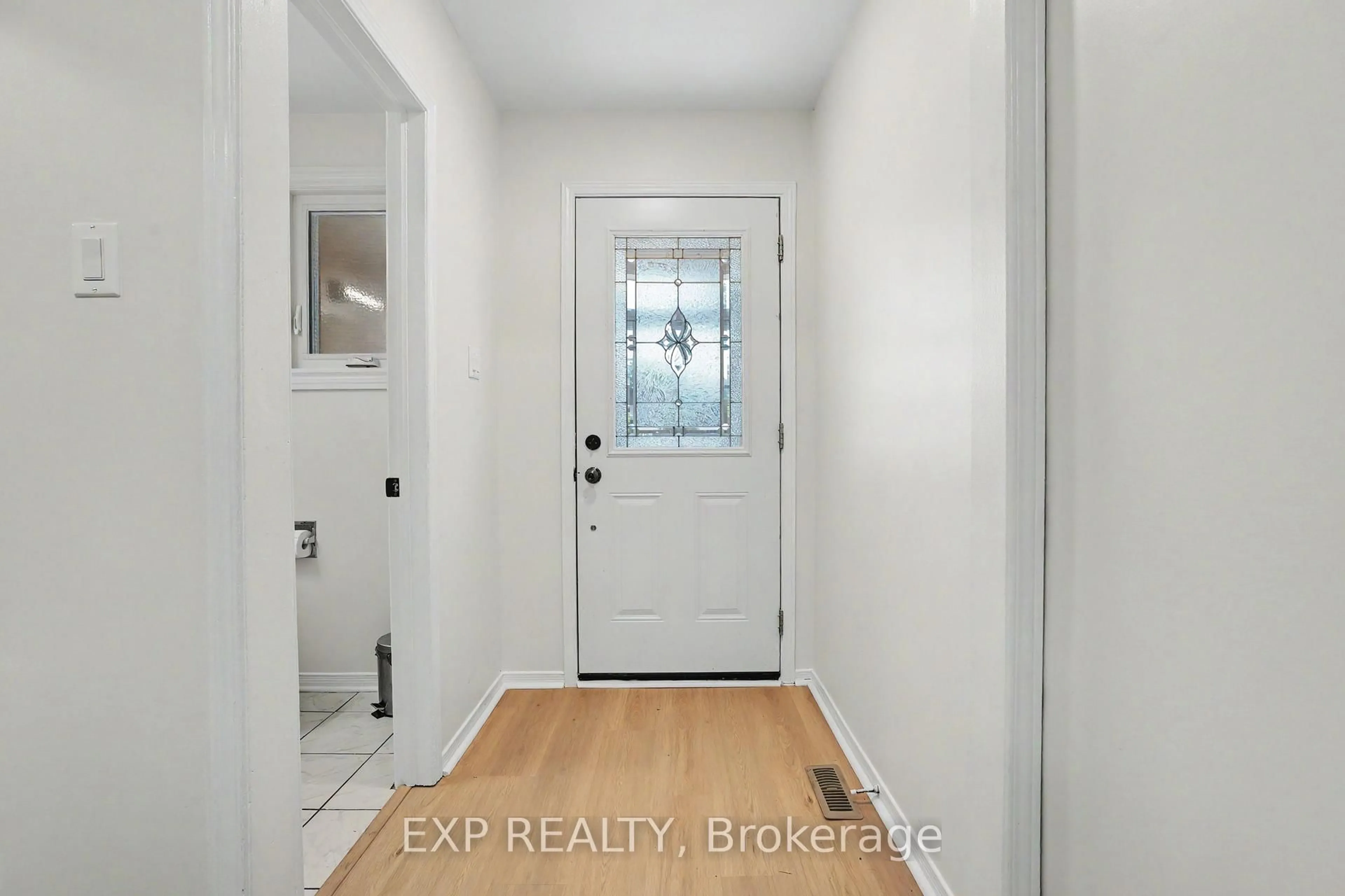 Indoor entryway for 68 Tulip Dr, Brampton Ontario L6Y 3W7