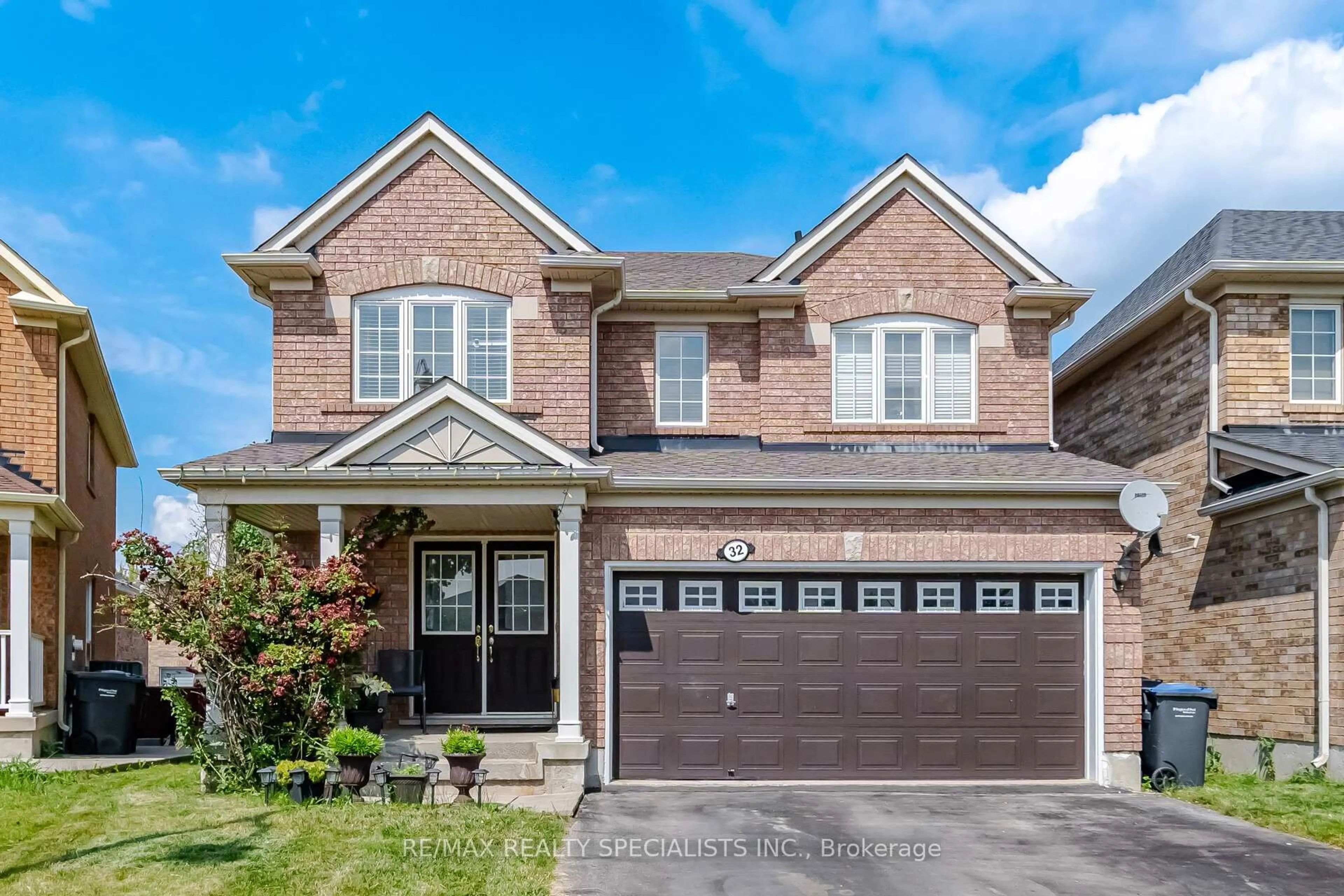 Home with brick exterior material, street for 32 Magnificent Crt, Brampton Ontario L6P 2T2