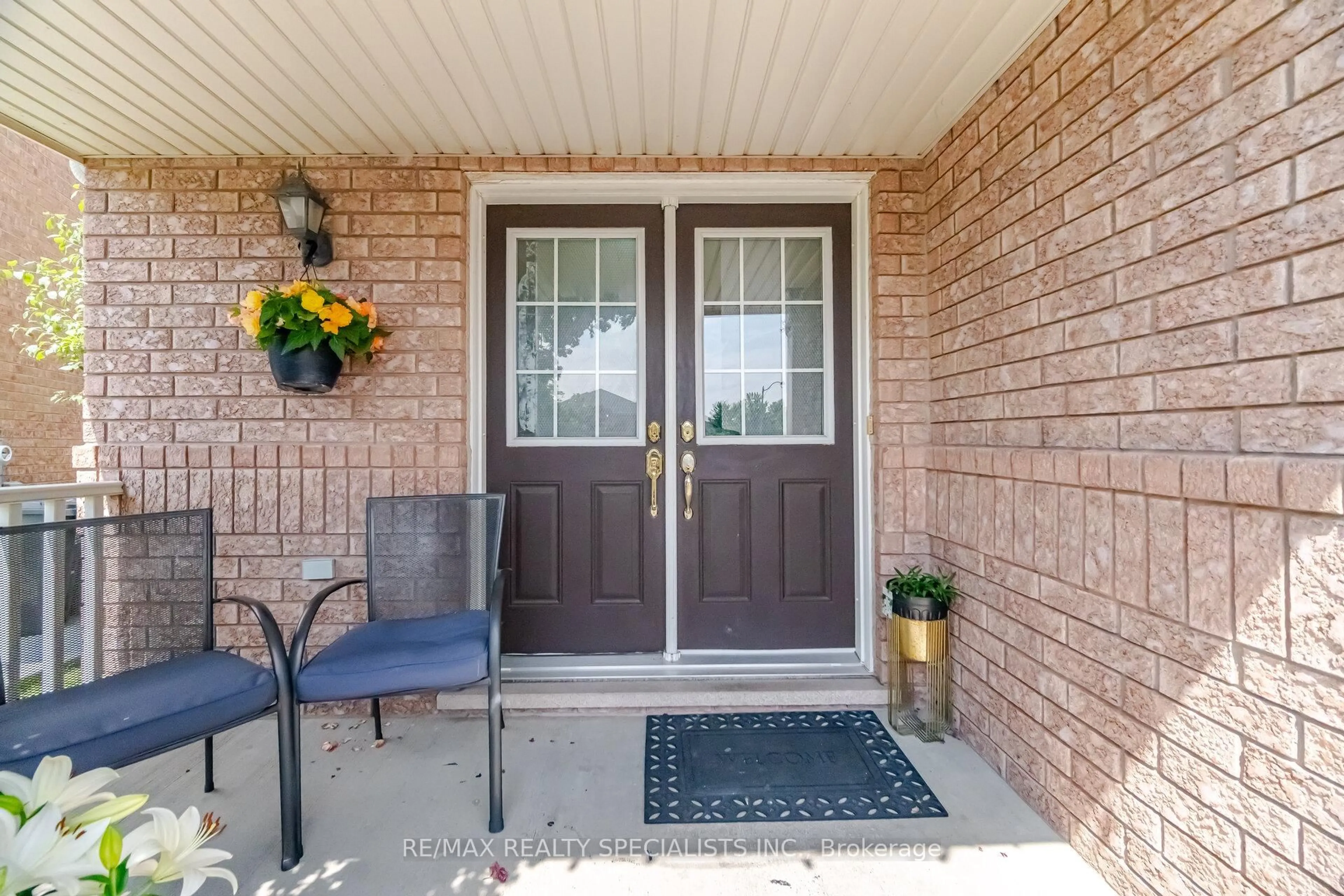 Indoor entryway for 32 Magnificent Crt, Brampton Ontario L6P 2T2