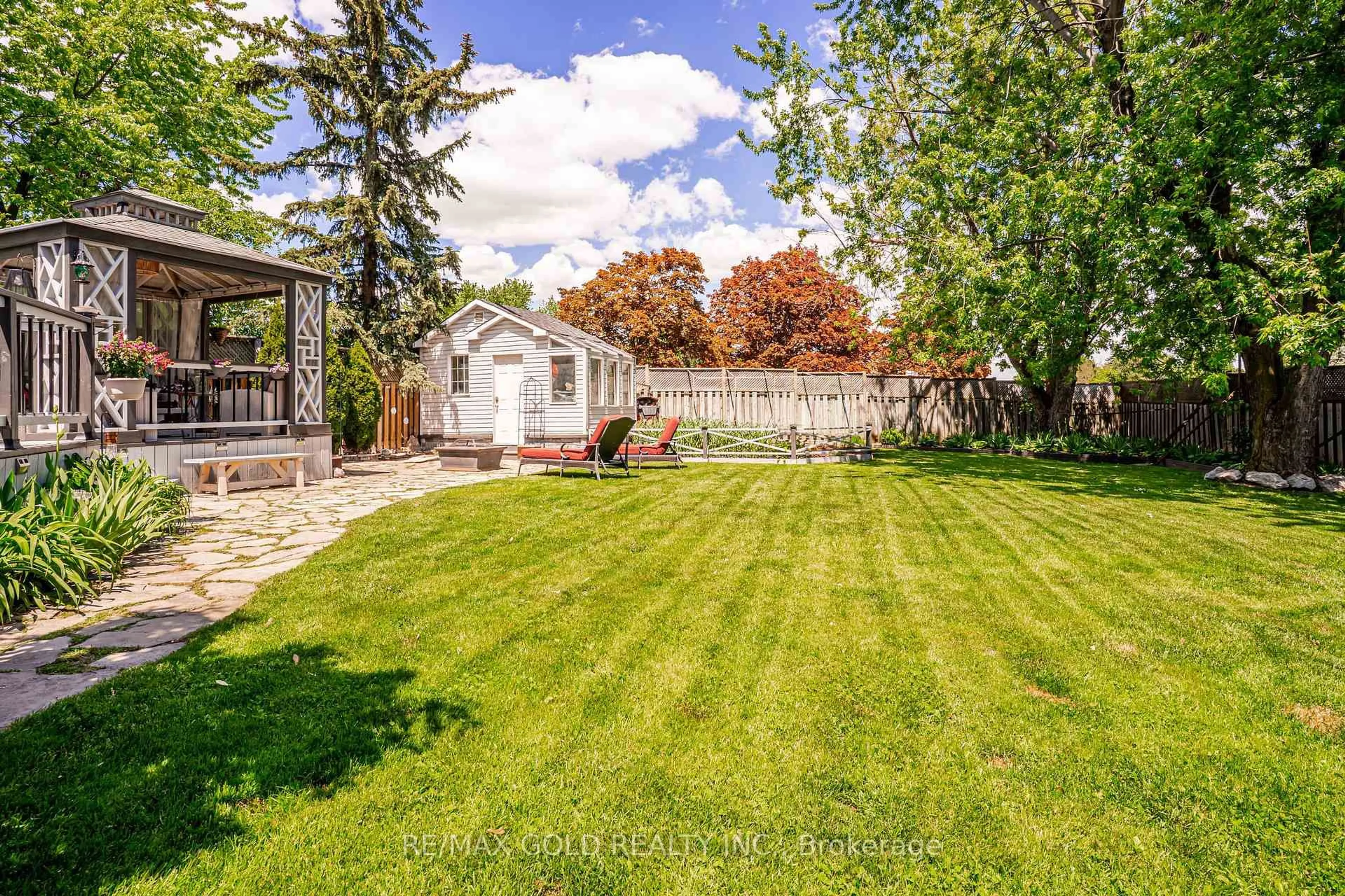 Patio, street for 15 Jackman Dr, Brampton Ontario L6S 2L7