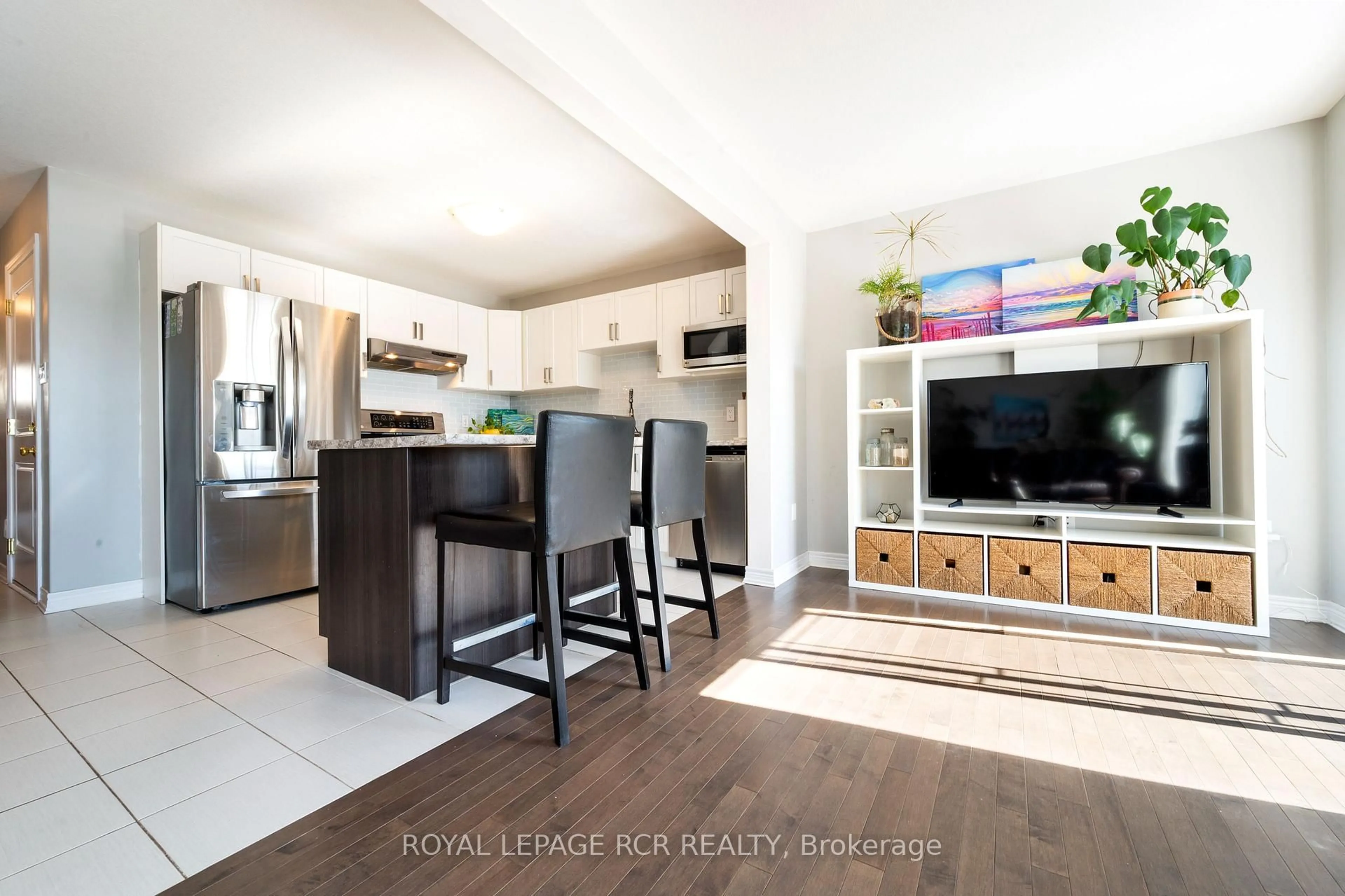 Open concept kitchen, ceramic/tile floor for 124 Parkinson Cres #10, Orangeville Ontario L9W 6X3