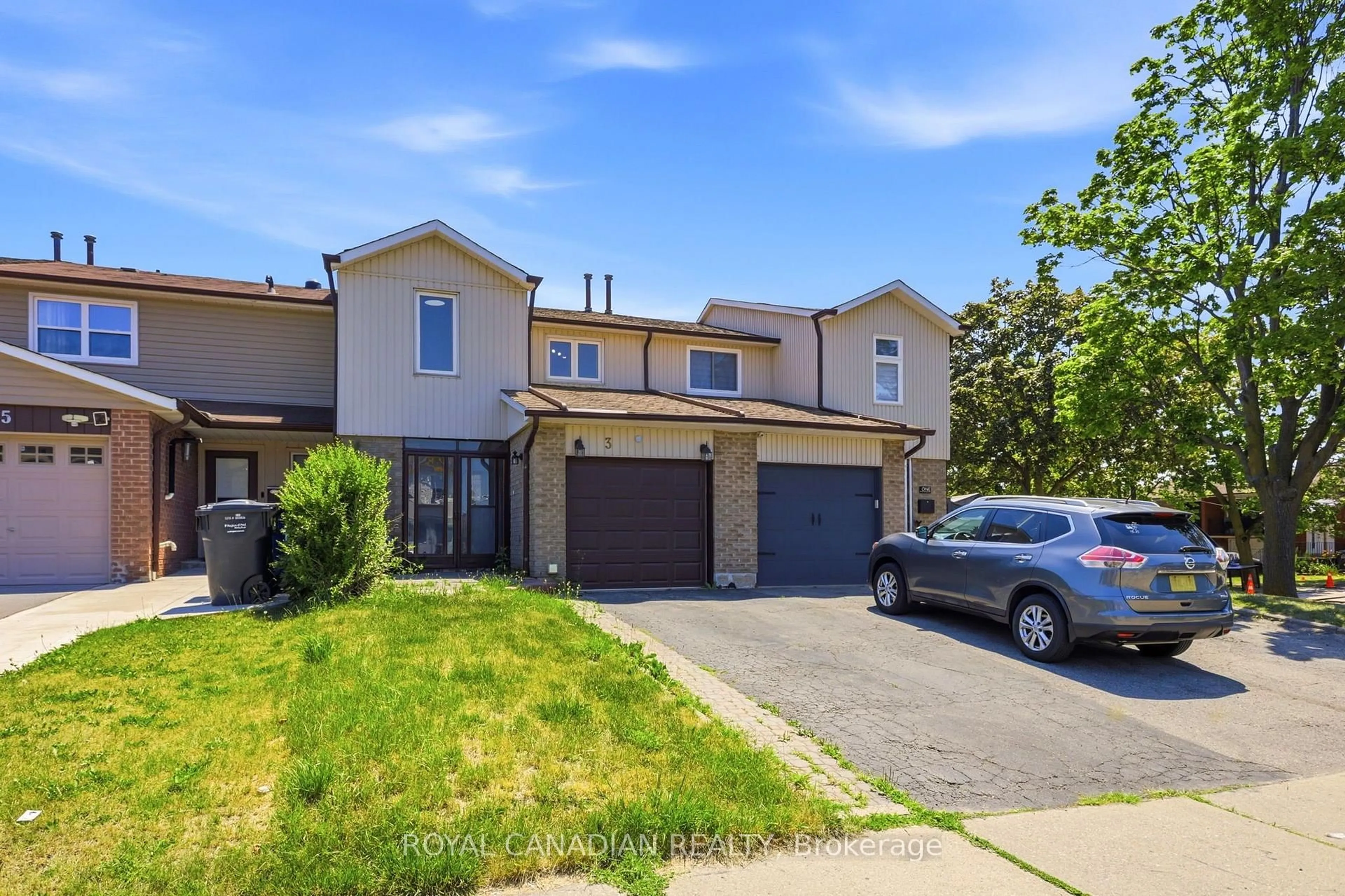 A pic from outside/outdoor area/front of a property/back of a property/a pic from drone, street for 3 Gilmore Dr, Brampton Ontario L6V 3K3