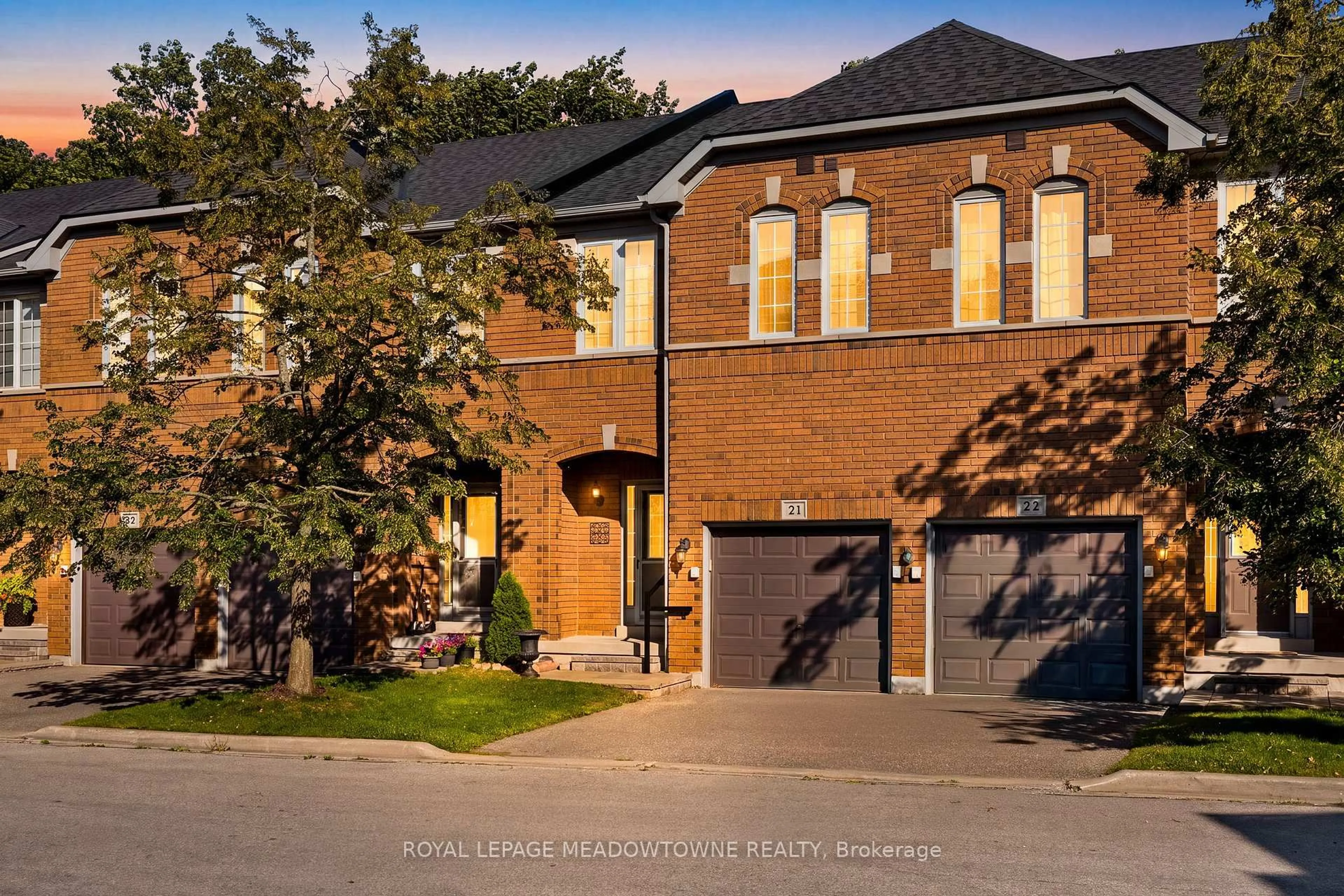 Home with brick exterior material, street for 5530 Glen Erin Dr #21, Mississauga Ontario L5M 6E8