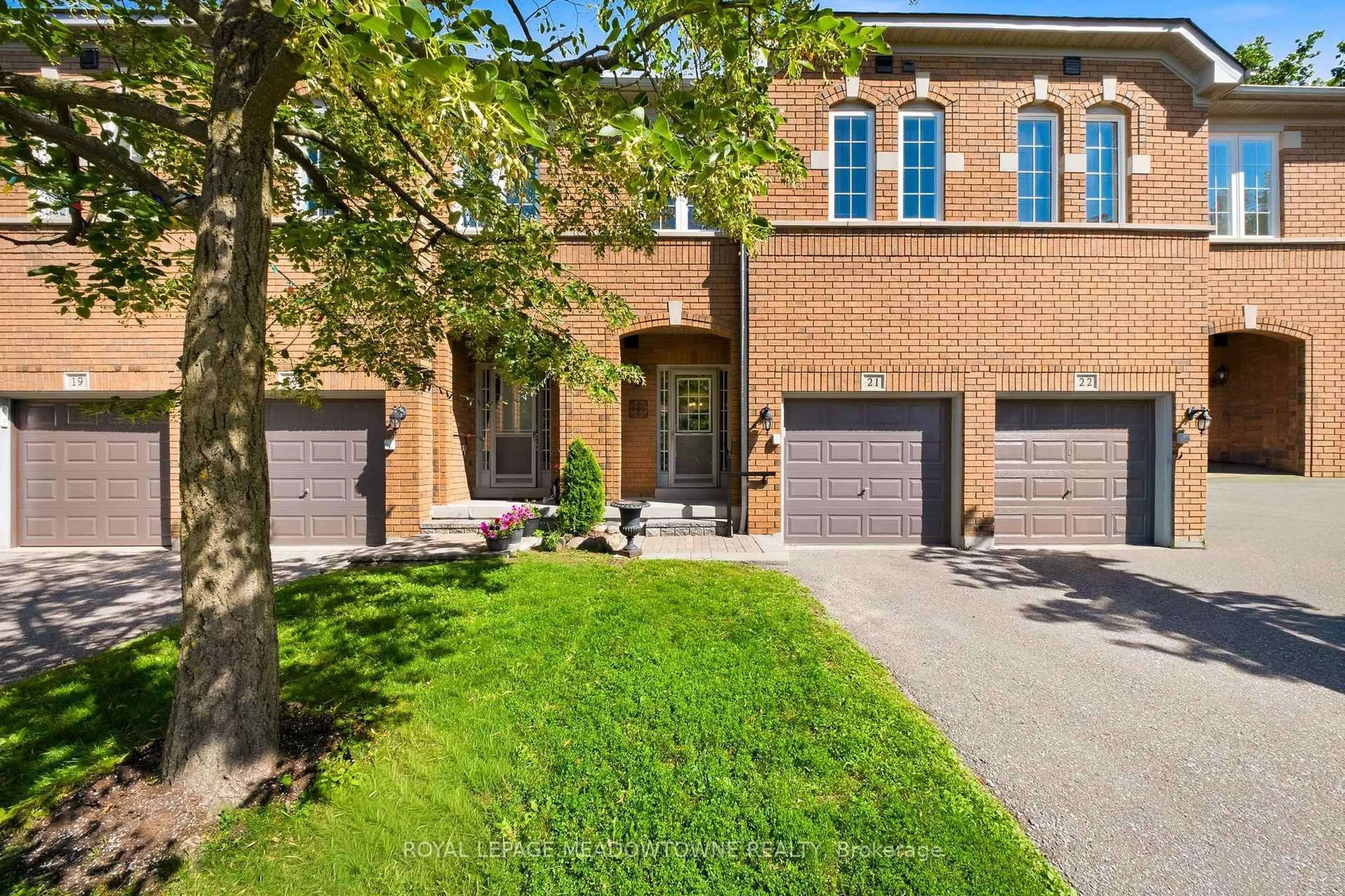 Home with brick exterior material, street for 5530 Glen Erin Dr #21, Mississauga Ontario L5M 6E8