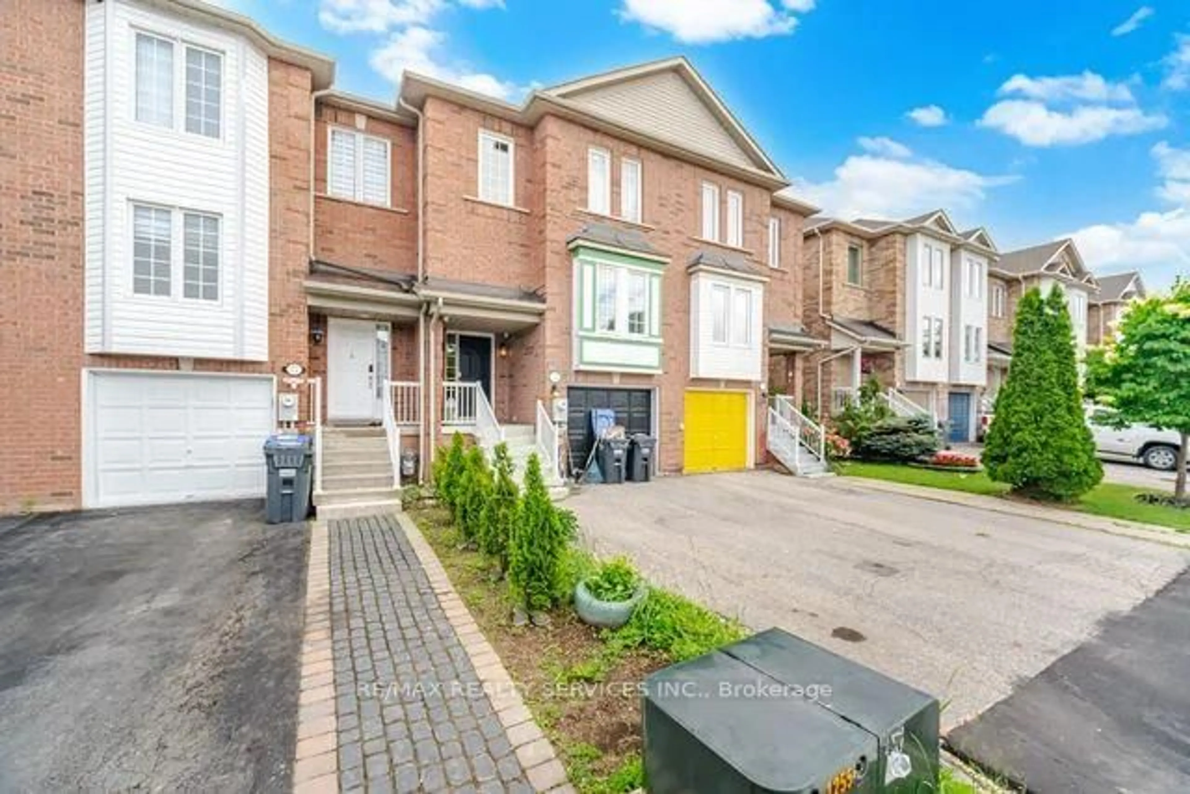 Home with brick exterior material, street for 75 Wilmont Crt, Brampton Ontario L6X 4Z7