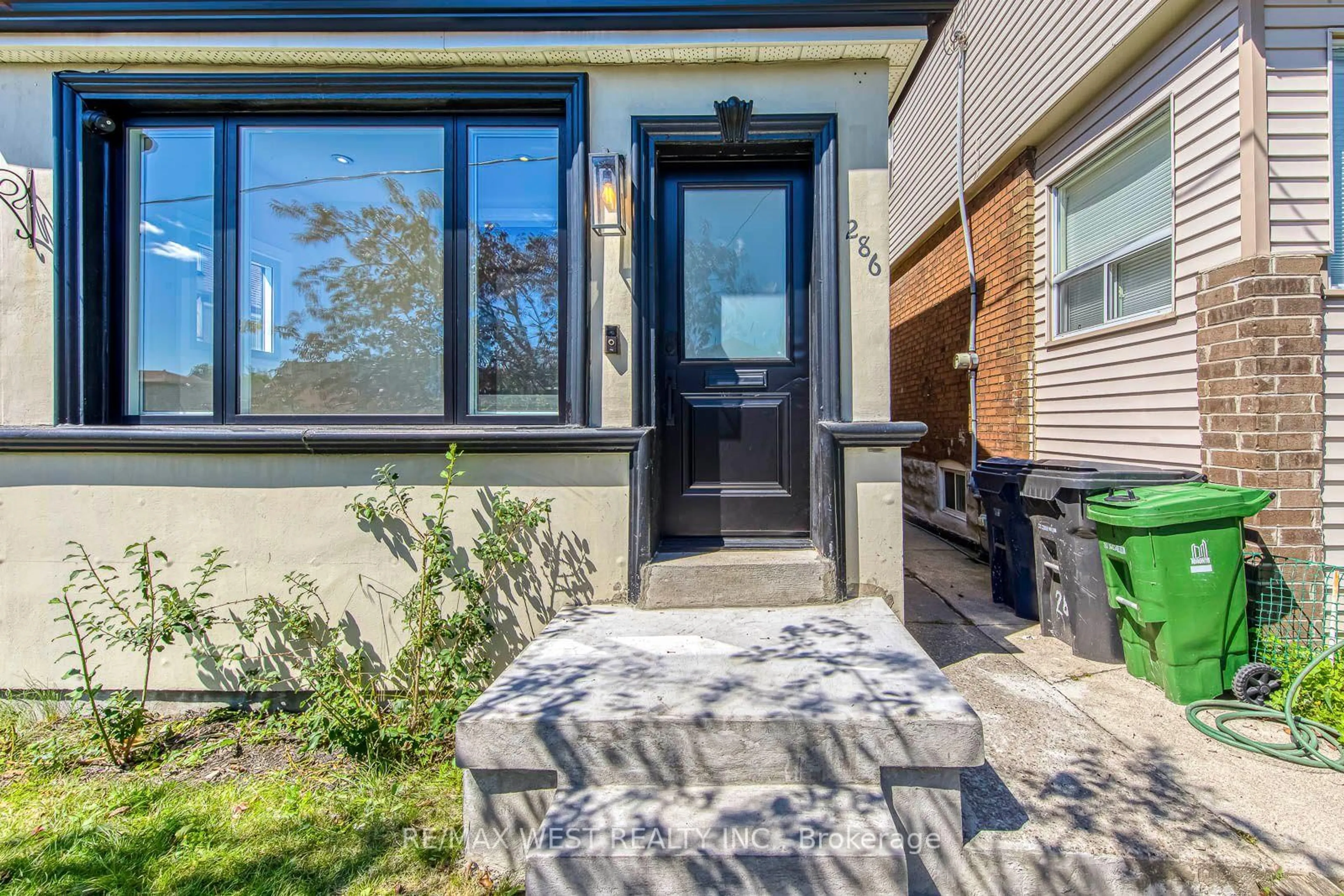 Unknown for 286 Gilbert Ave, Toronto Ontario M6E 4W7