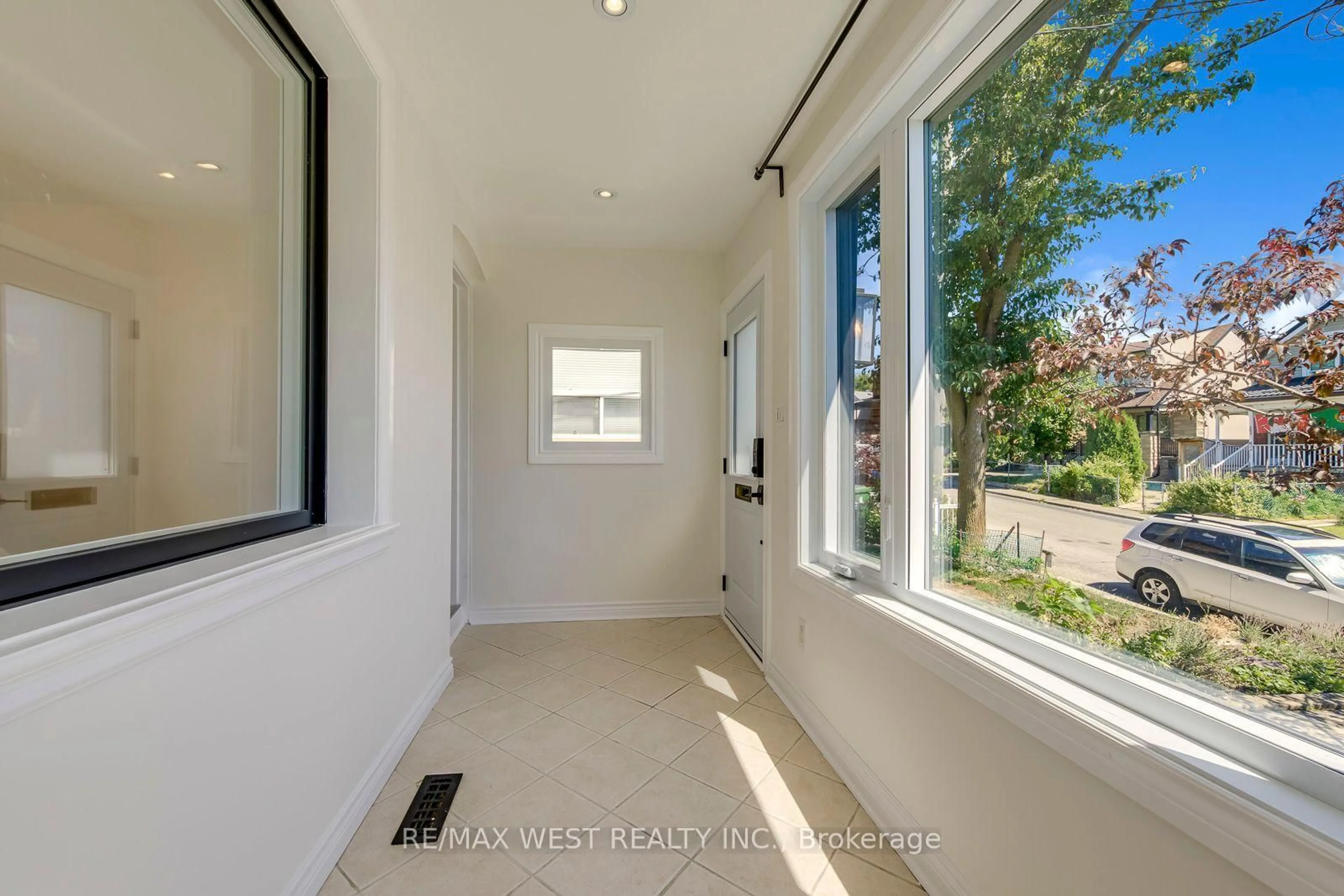 Indoor entryway for 286 Gilbert Ave, Toronto Ontario M6E 4W7