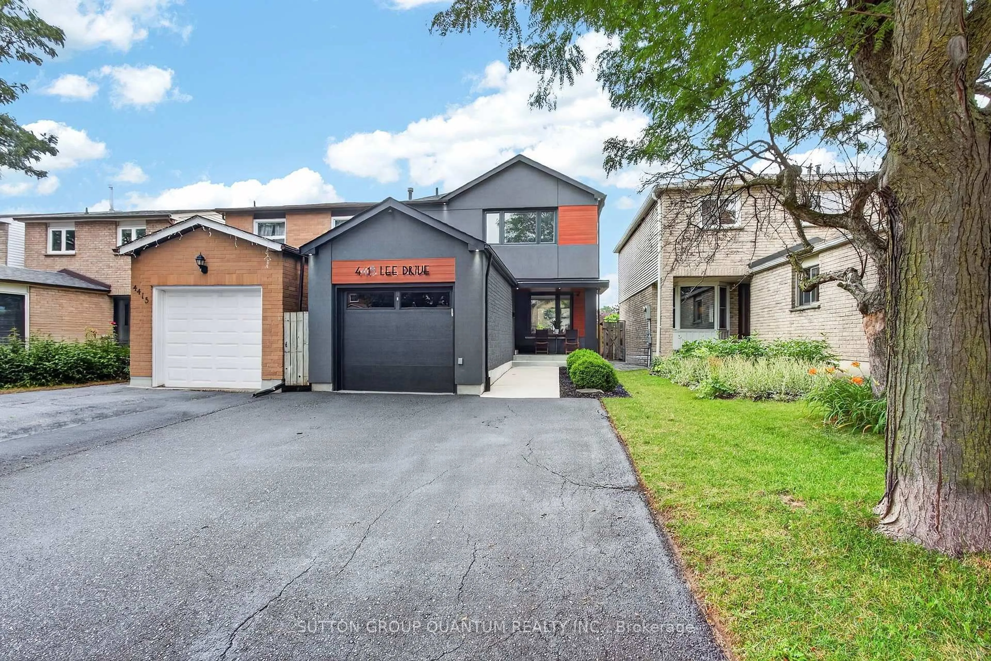 Home with brick exterior material, street for 4413 Lee Dr, Mississauga Ontario L4W 4A9
