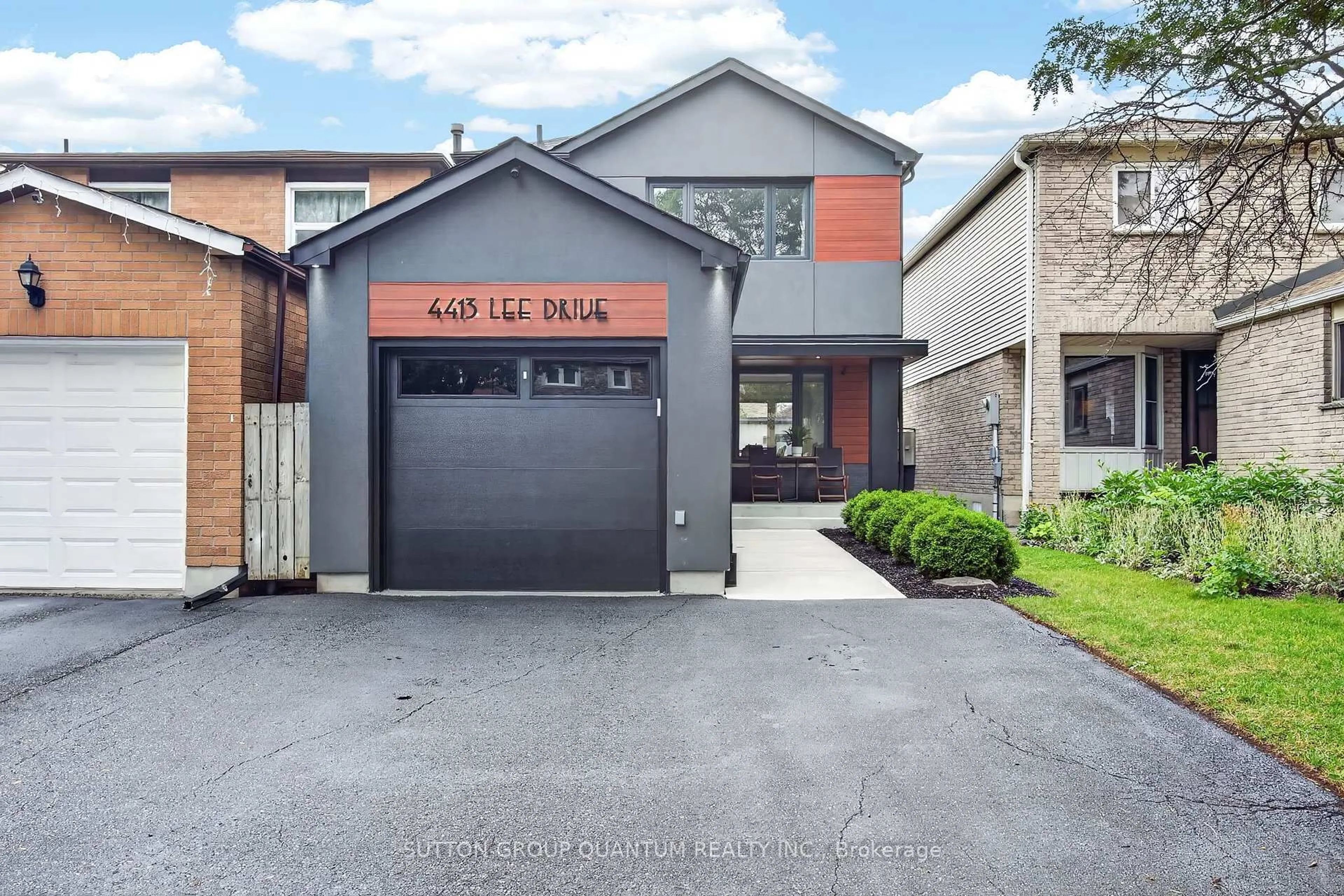 Home with brick exterior material, street for 4413 Lee Dr, Mississauga Ontario L4W 4A9