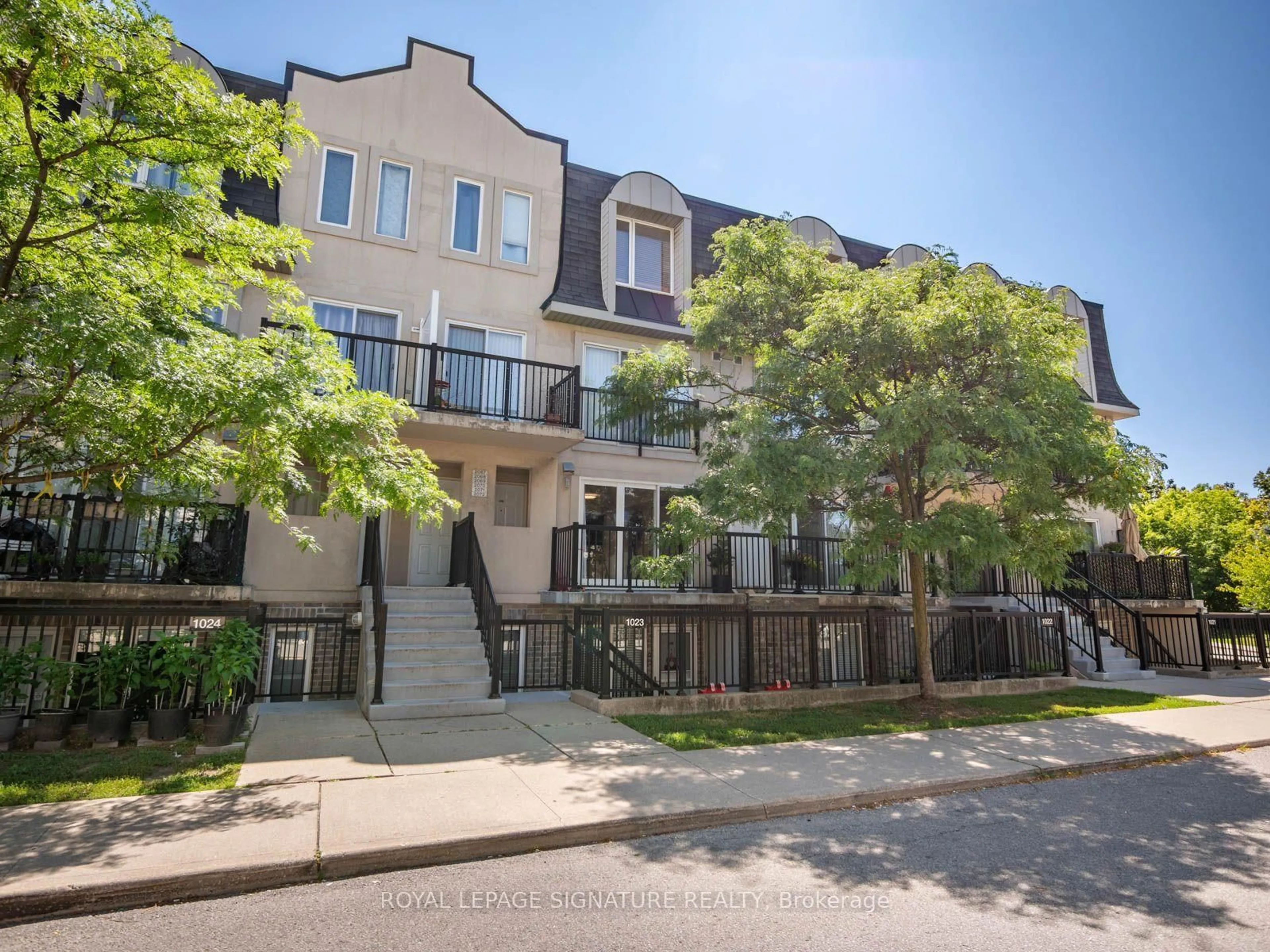 A pic from outside/outdoor area/front of a property/back of a property/a pic from drone, street for 65 George Appleton Way #2067, Toronto Ontario M3M 0A2