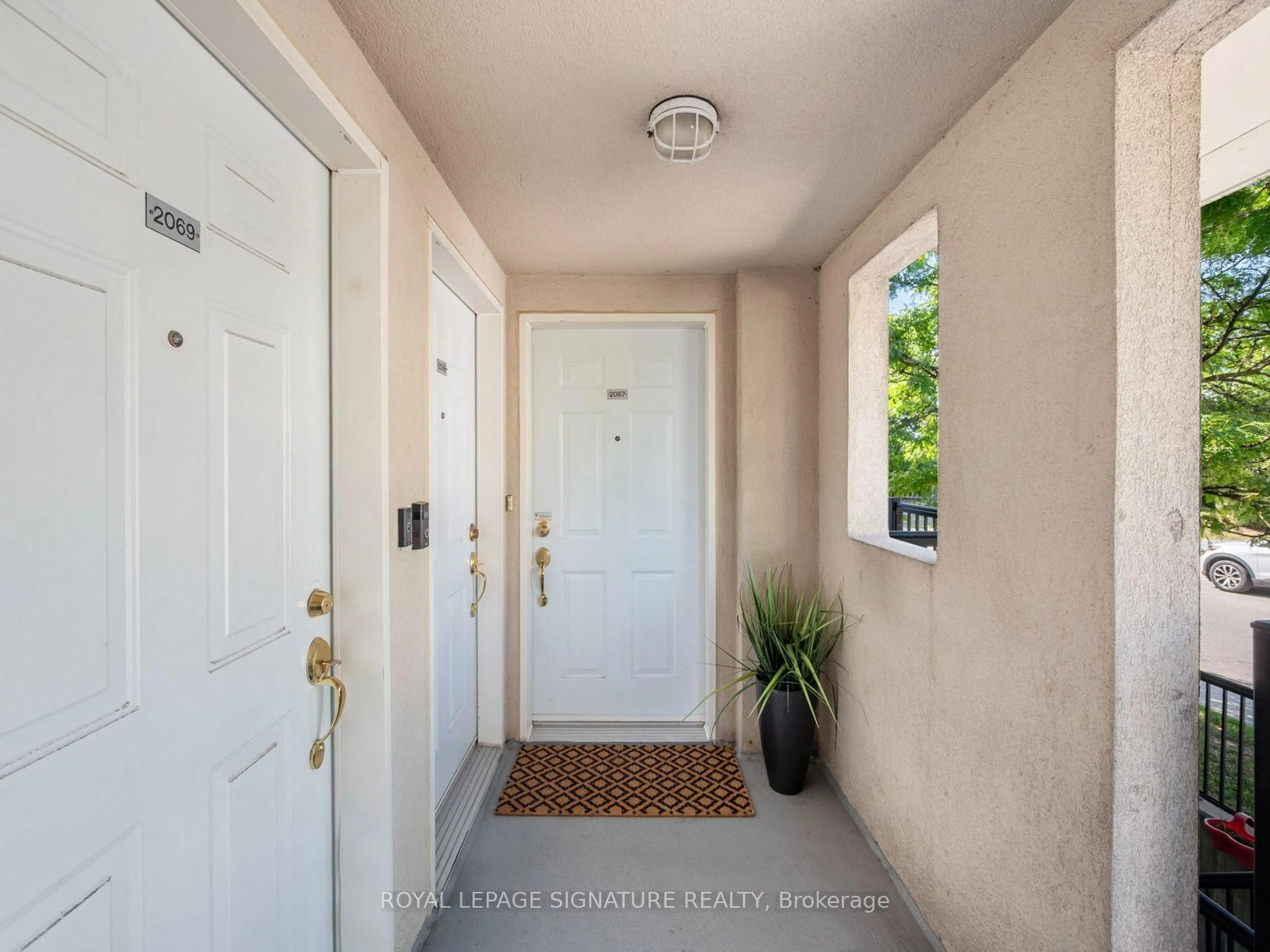 Indoor entryway for 65 George Appleton Way #2067, Toronto Ontario M3M 0A2