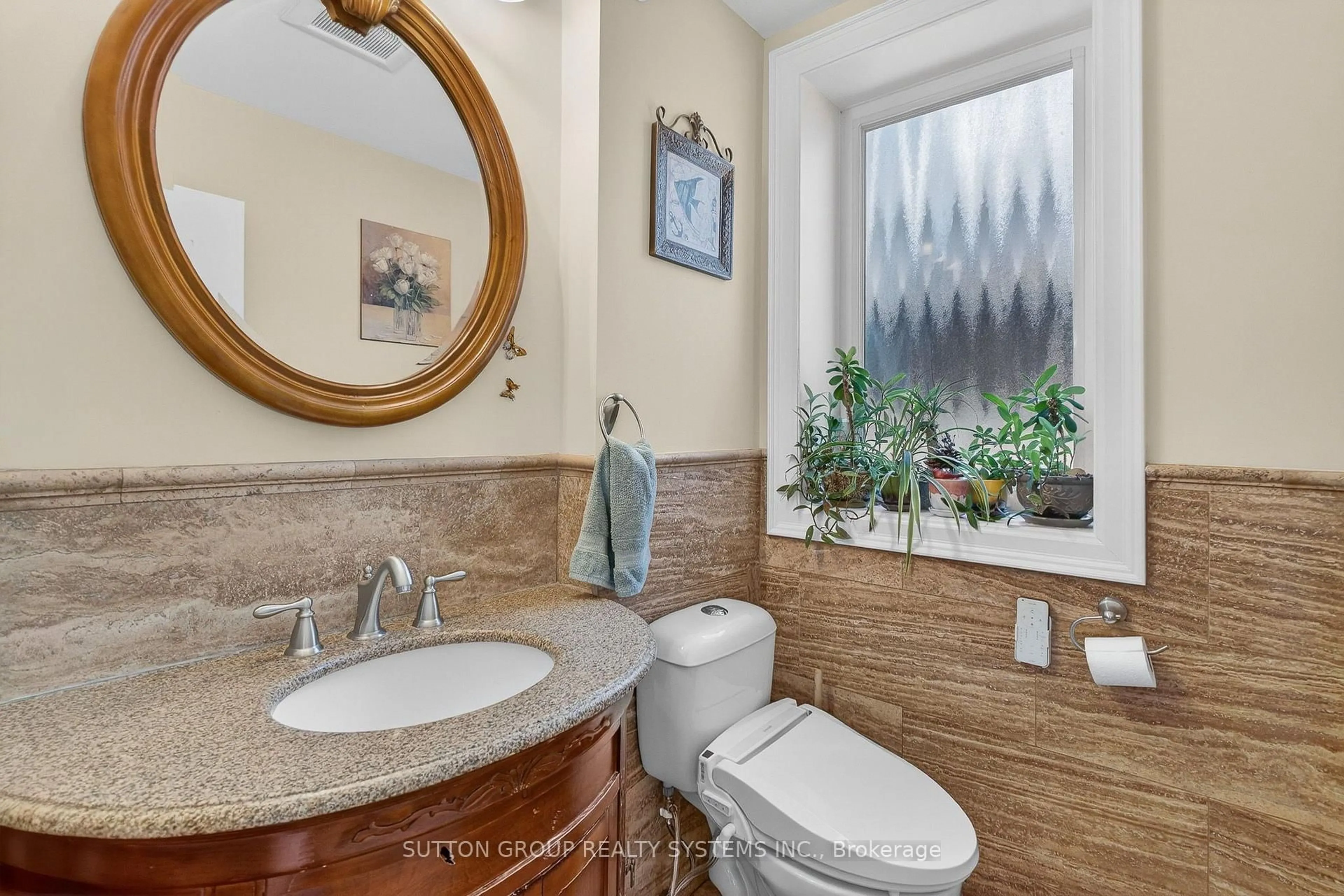 Standard bathroom, ceramic/tile floor for 32 Green Lanes, Toronto Ontario M8Z 4V6