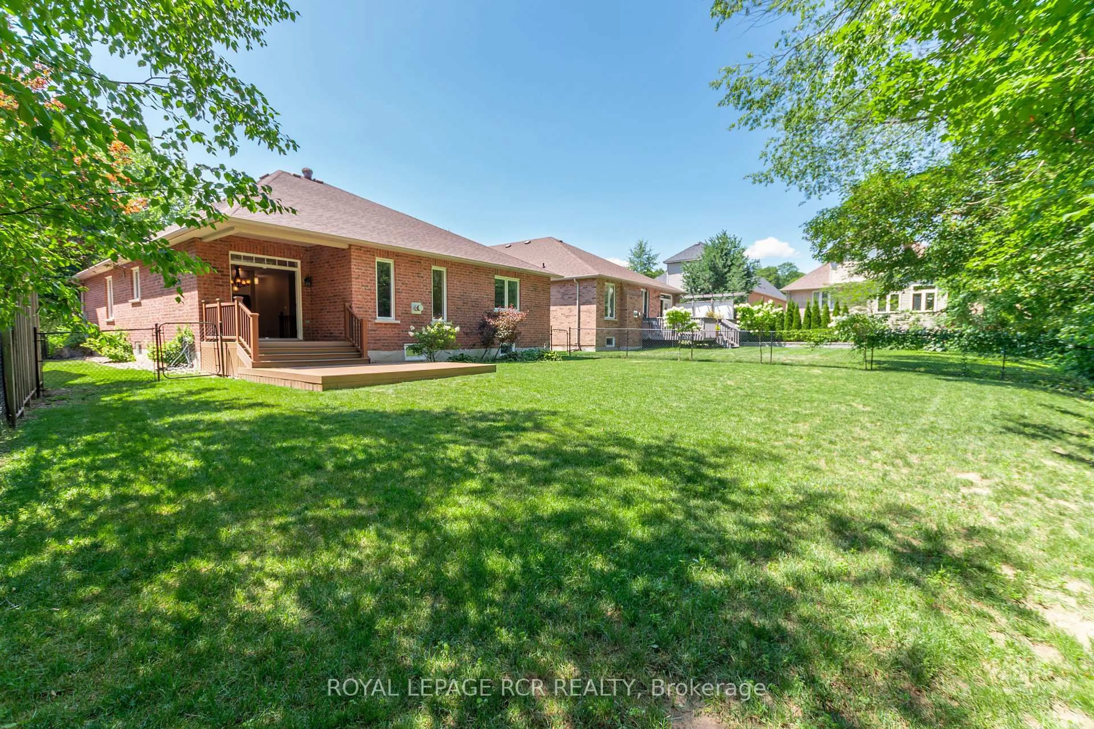 A pic from outside/outdoor area/front of a property/back of a property/a pic from drone, street for 7 Putney Rd, Caledon Ontario L7C 1R4