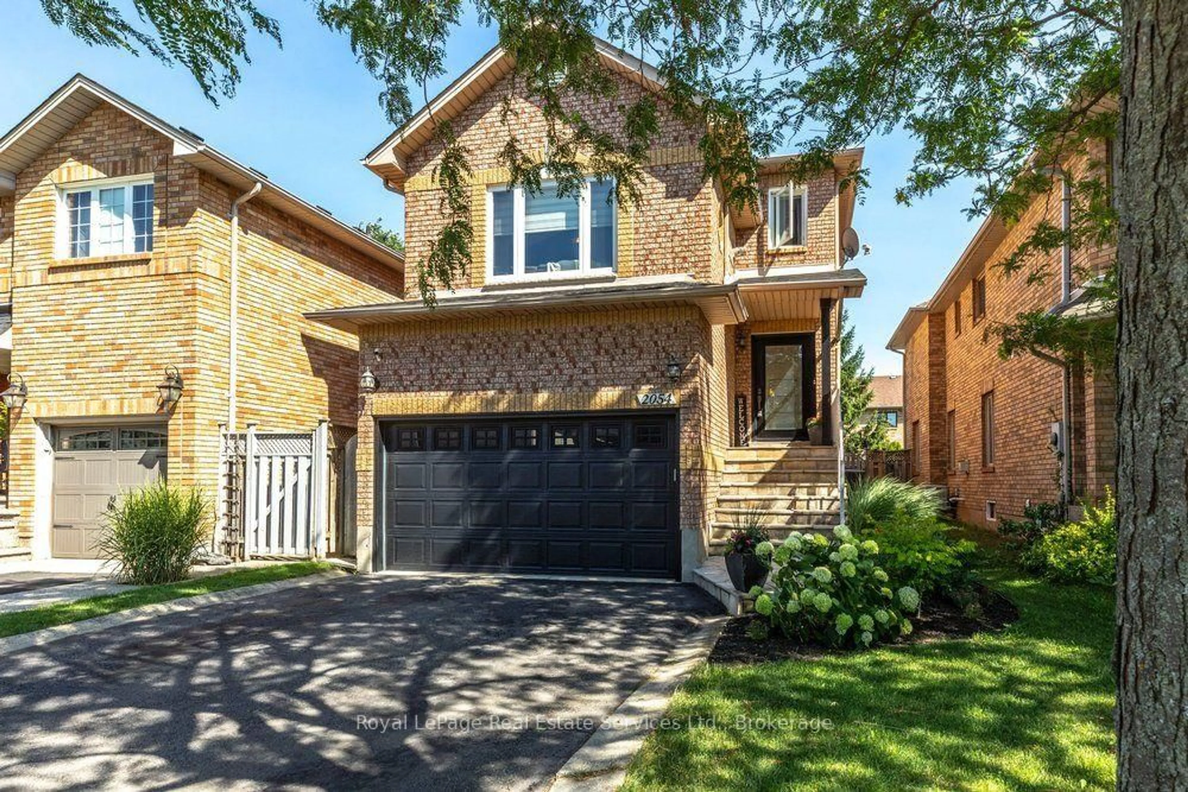 Home with brick exterior material, street for 2054 Westmount Dr, Oakville Ontario L6M 3P2