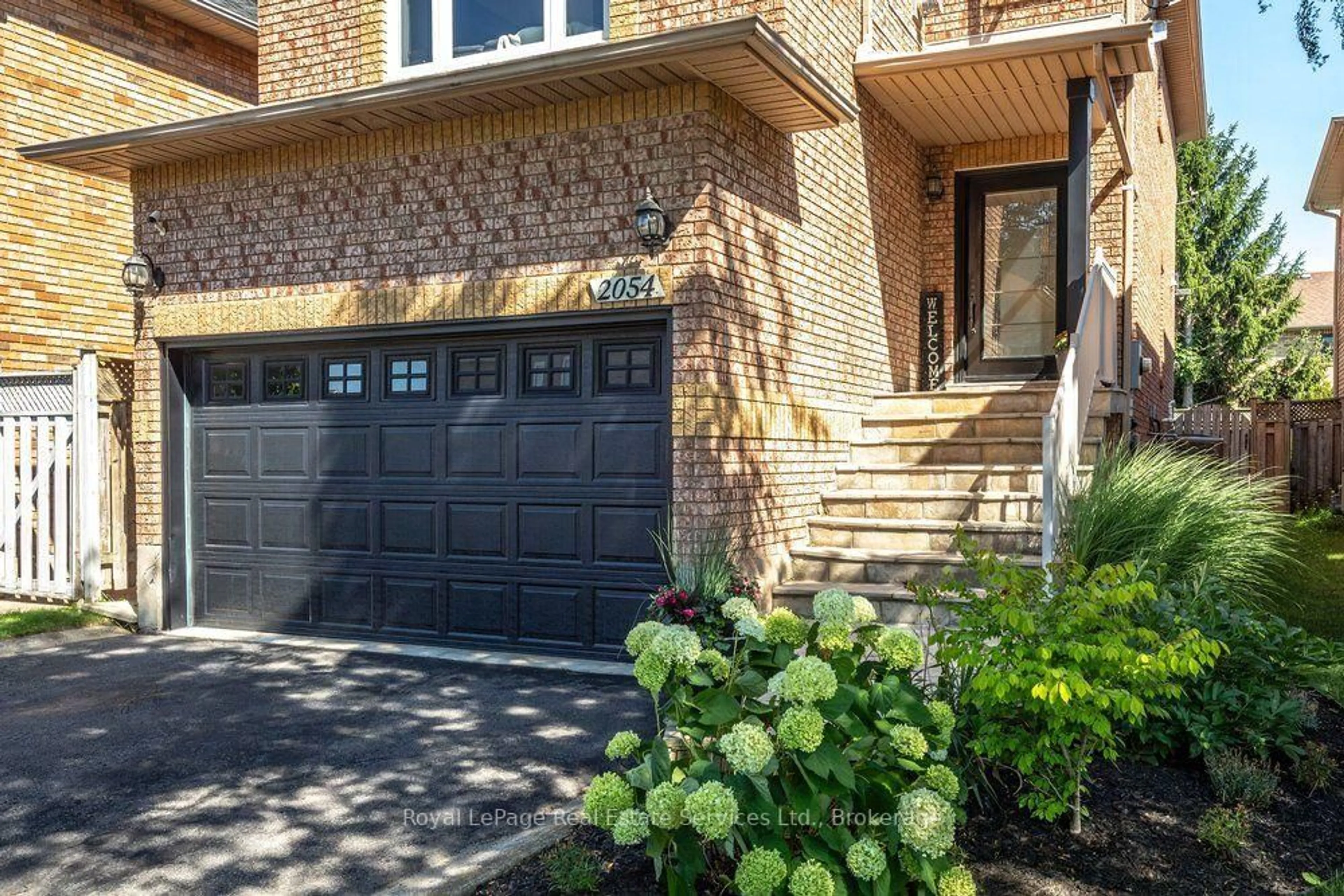 Home with brick exterior material, street for 2054 Westmount Dr, Oakville Ontario L6M 3P2