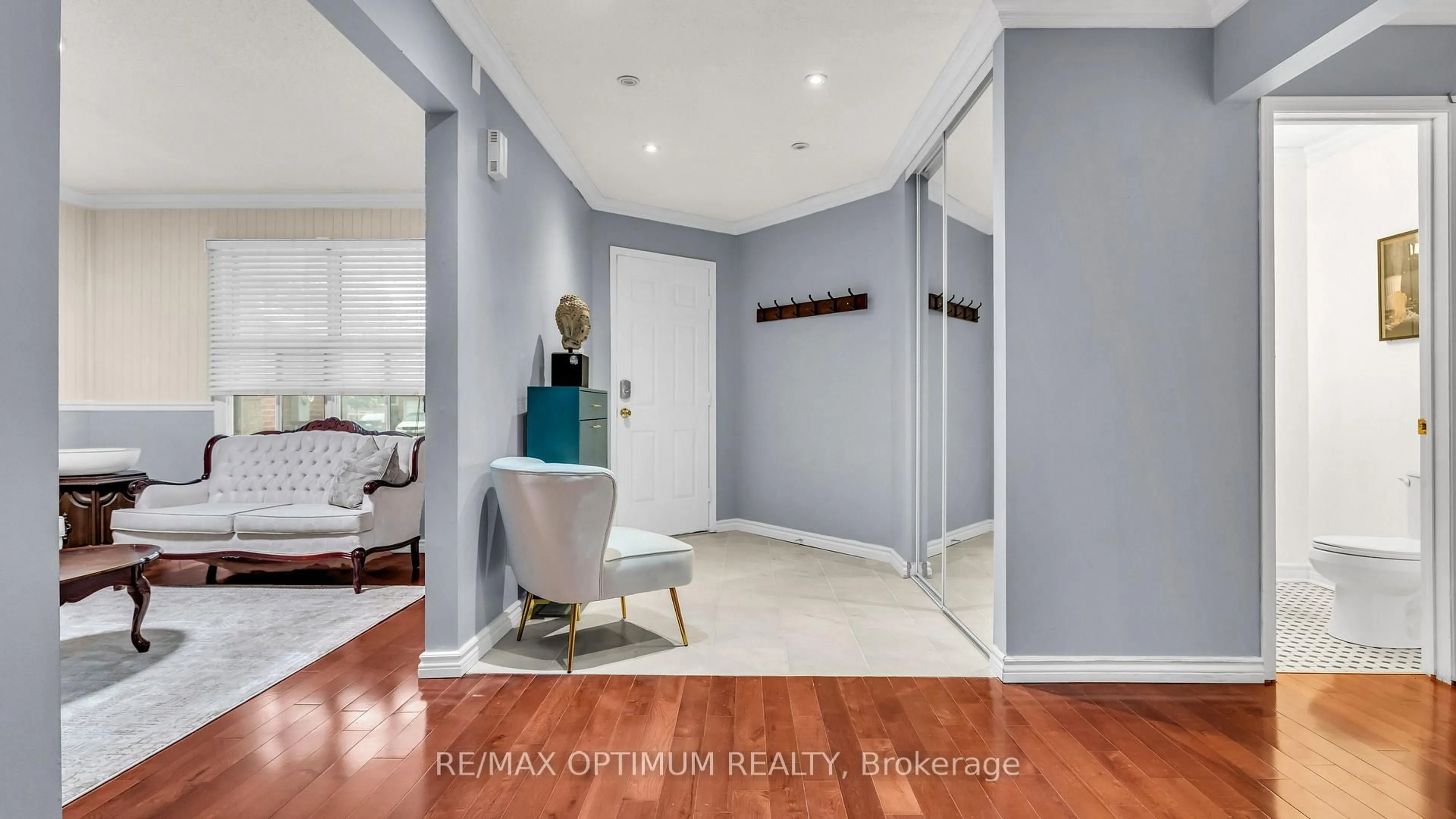 Indoor entryway for 11 Donaldson Dr, Brampton Ontario L6Y 3H1