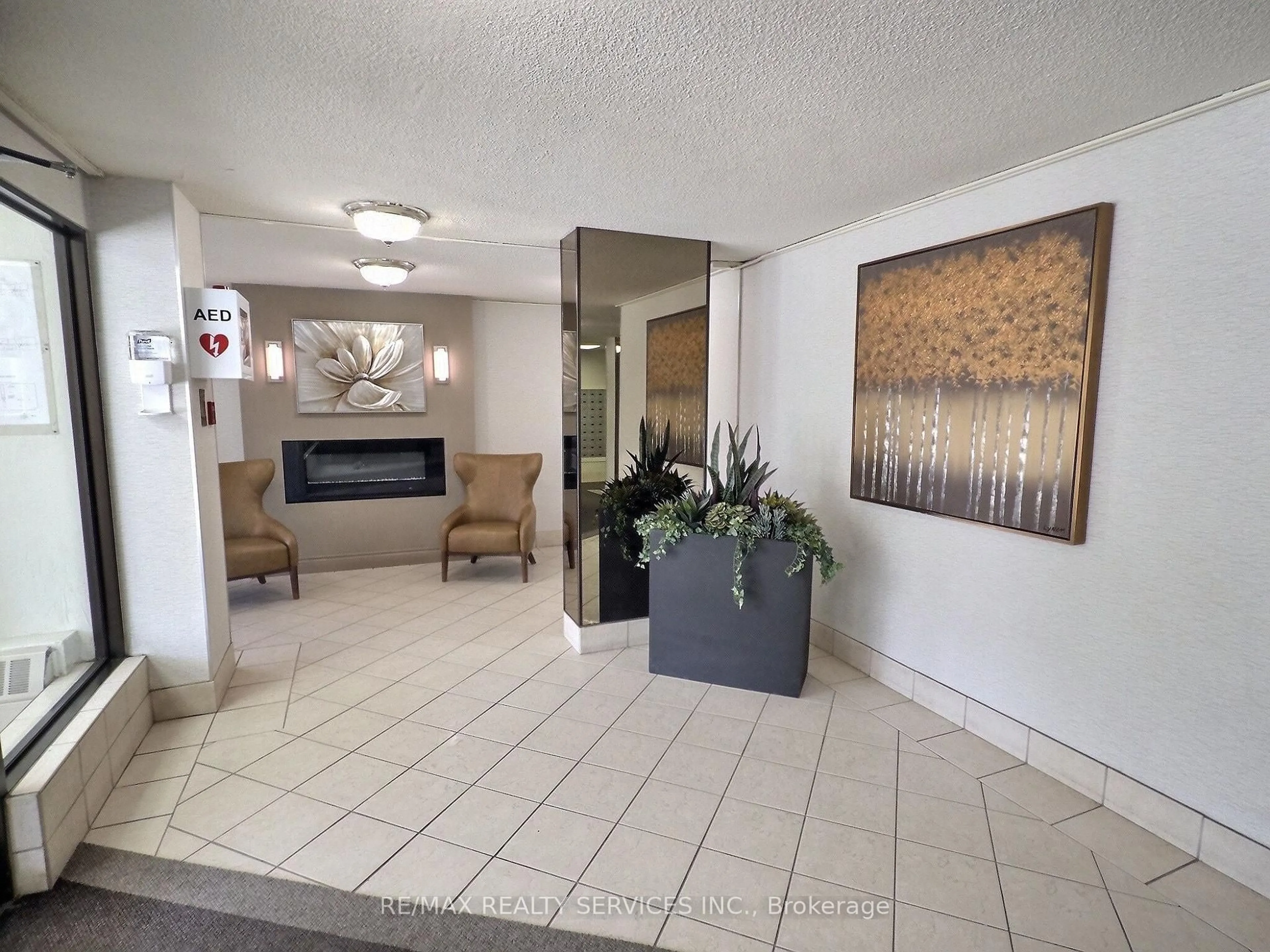 Lobby for 18 Knightsbridge Rd #1812, Brampton Ontario L6T 3X5