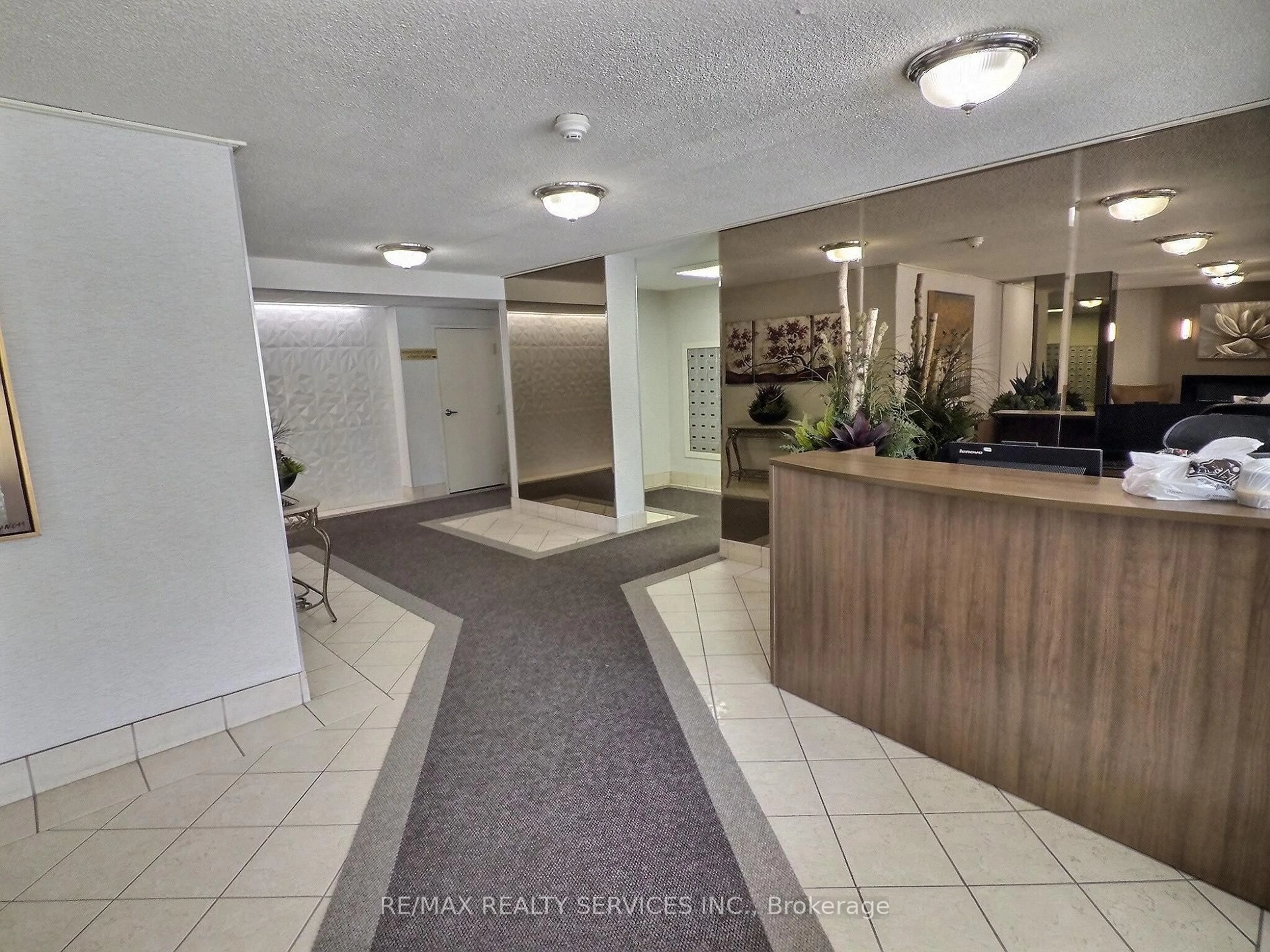 Unknown for 18 Knightsbridge Rd #1812, Brampton Ontario L6T 3X5