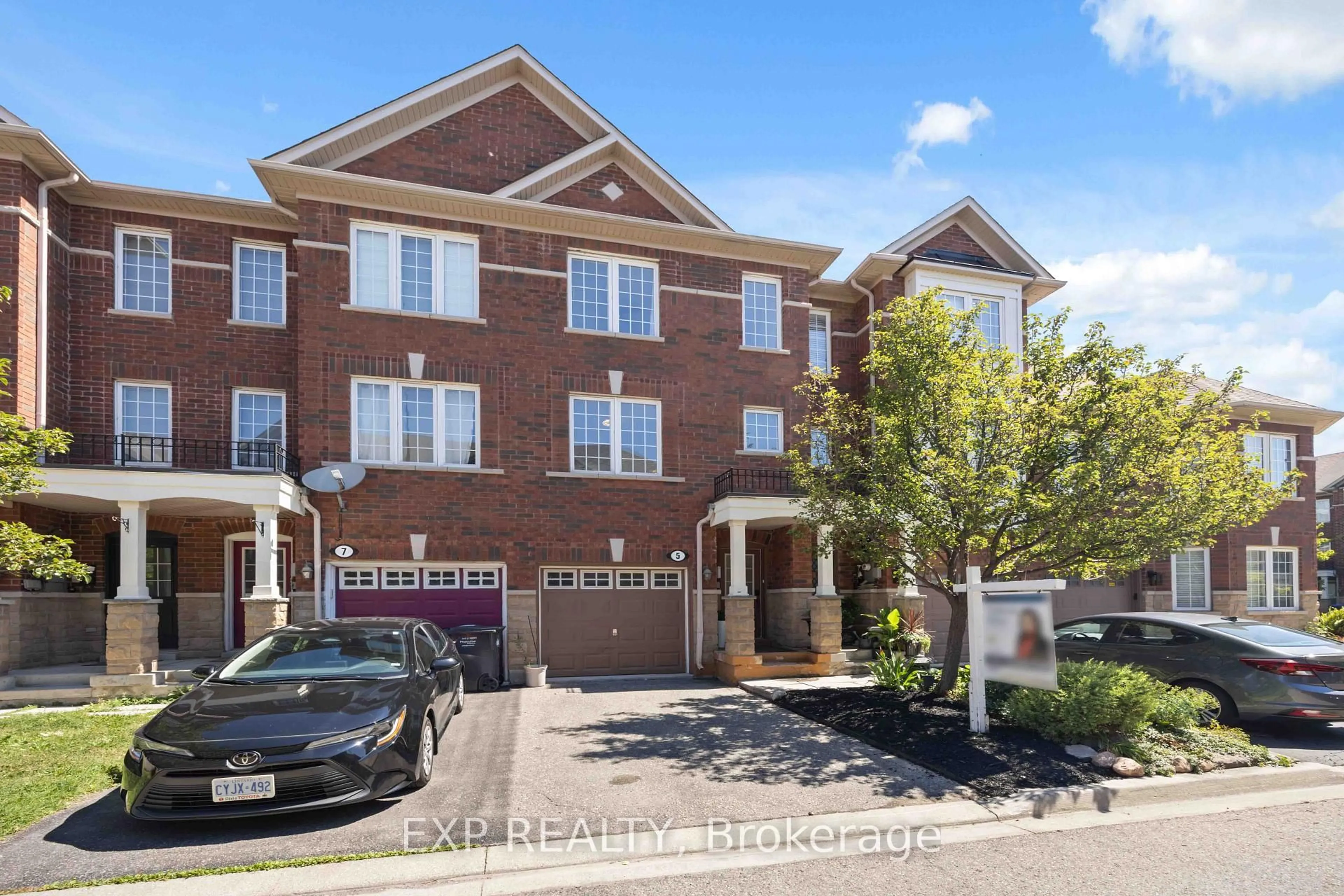 Unknown for 5 Garden Park Lane, Brampton Ontario L6X 0H1