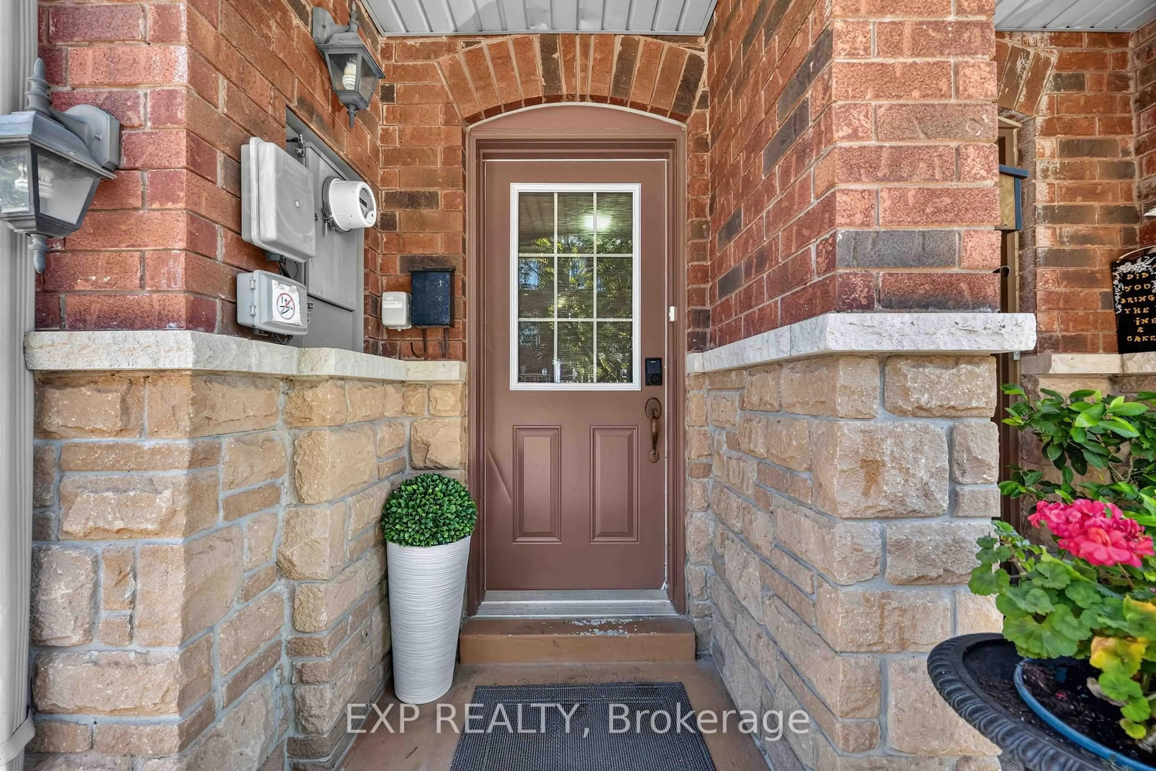 Indoor entryway for 5 Garden Park Lane, Brampton Ontario L6X 0H1