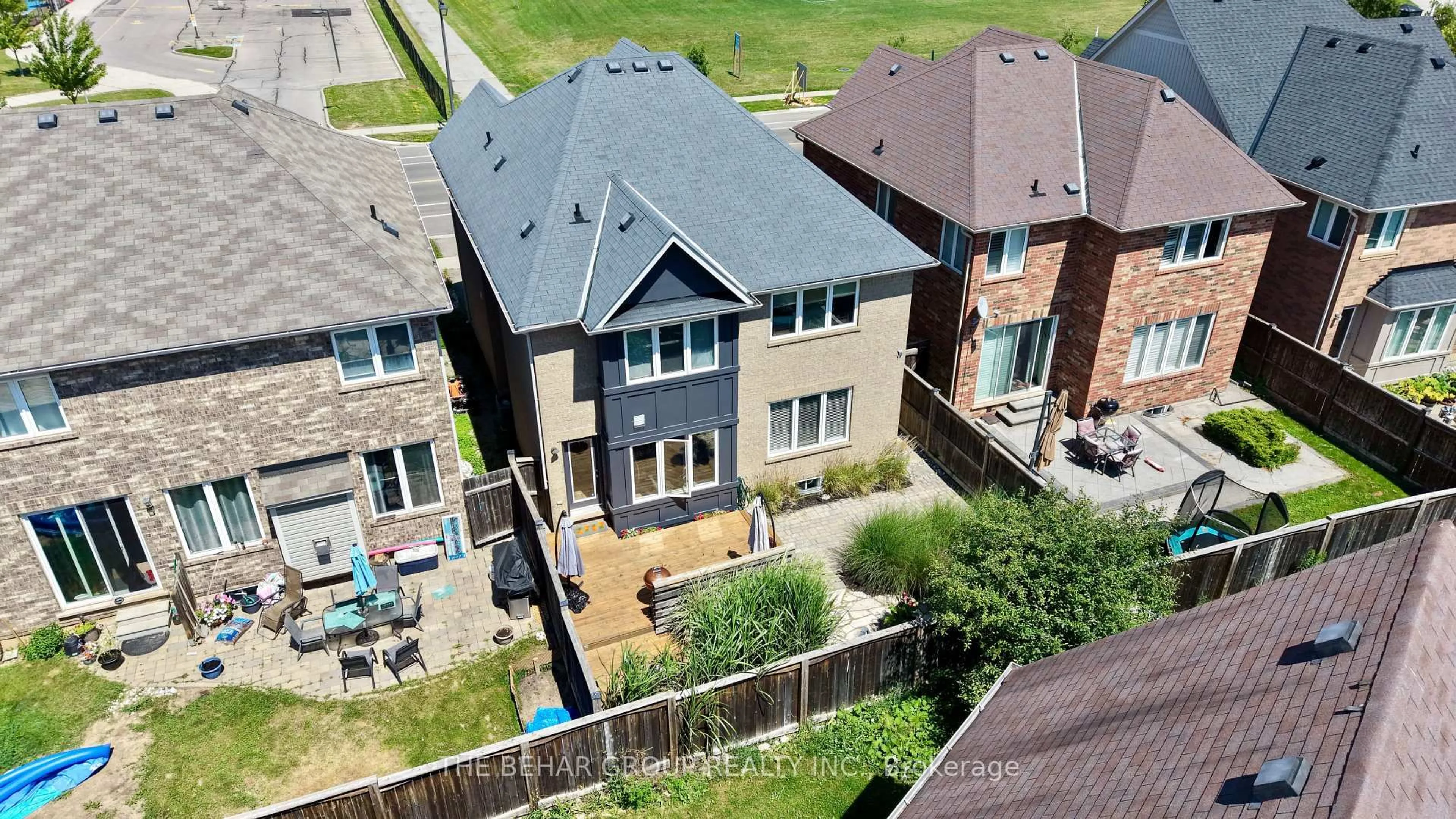 A pic from outside/outdoor area/front of a property/back of a property/a pic from drone, city buildings view from balcony for 328 Savoline Blvd, Milton Ontario L9T 7M3