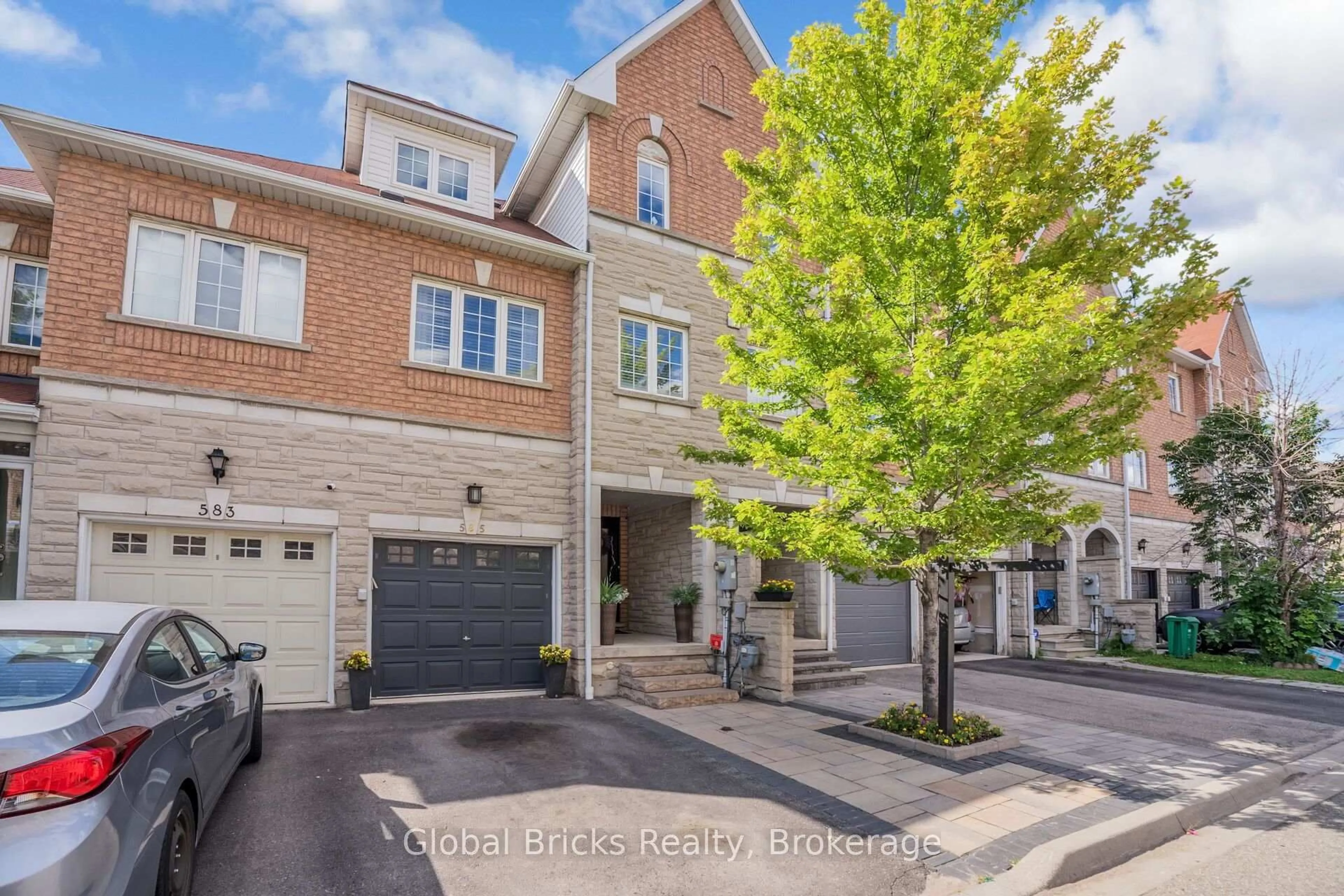 Home with brick exterior material, street for 585 Candlestick Circ, Mississauga Ontario L4Z 0B3