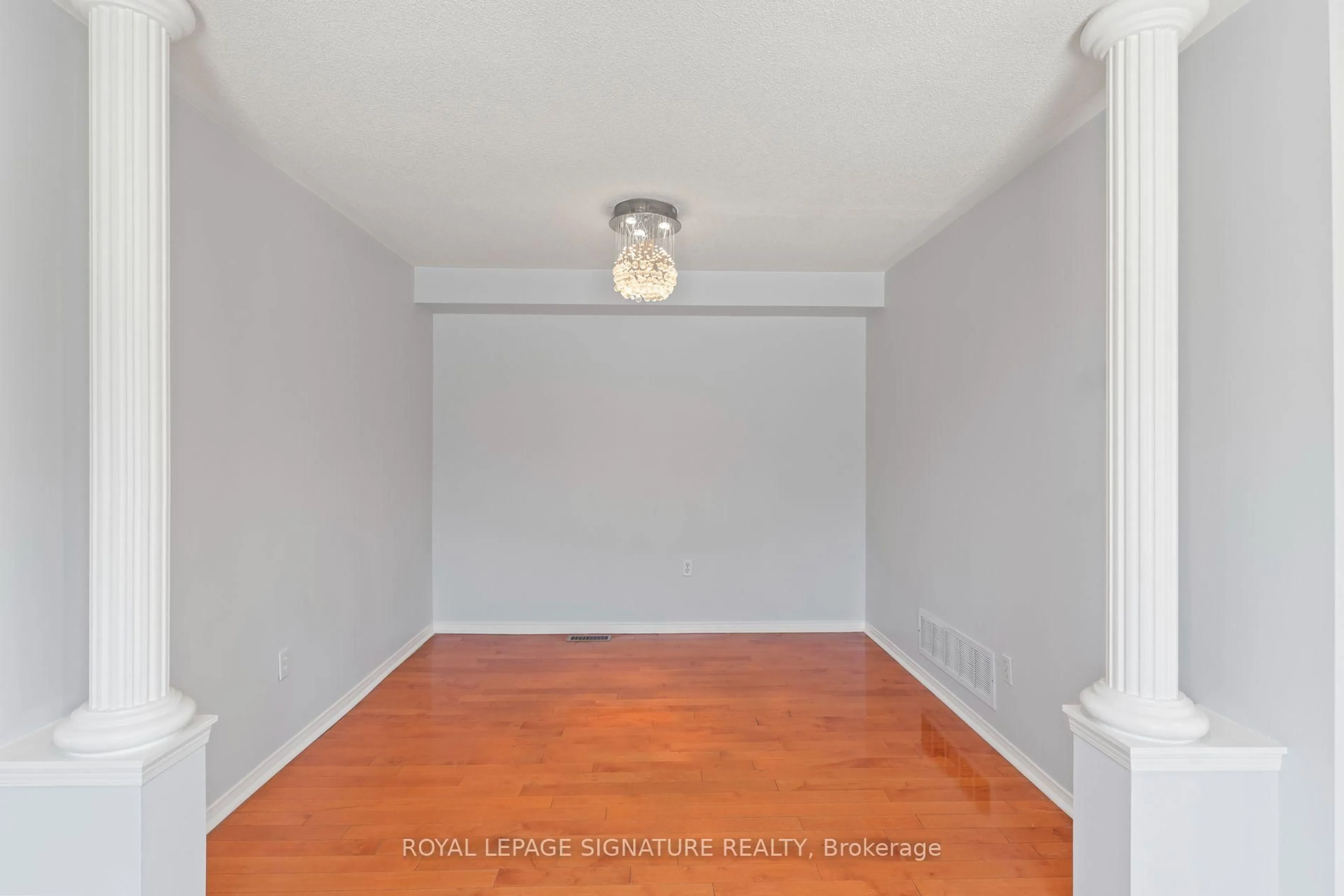A pic of a room for 1313 Inuit Tr, Mississauga Ontario L5N 7R4