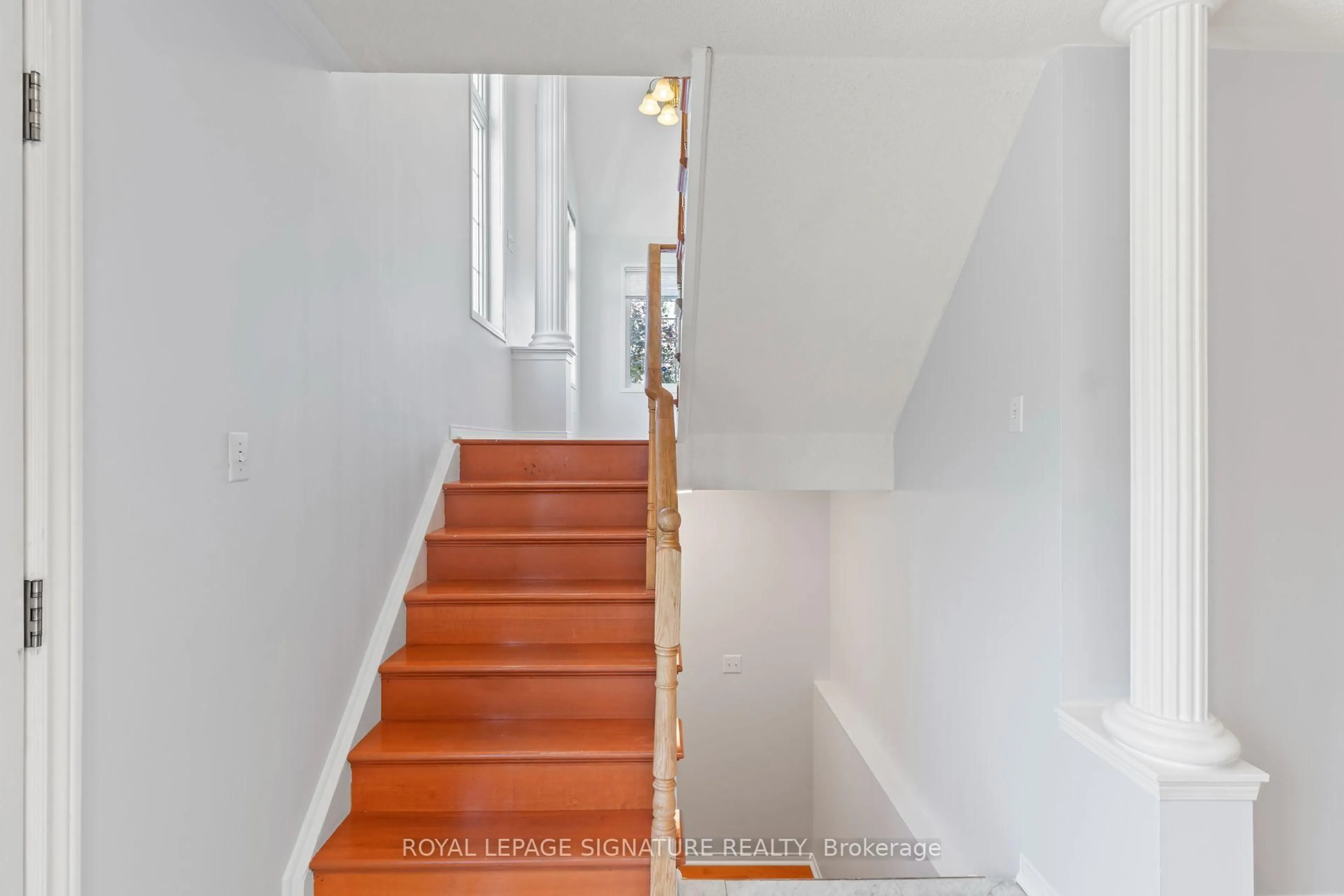 Stairs for 1313 Inuit Tr, Mississauga Ontario L5N 7R4
