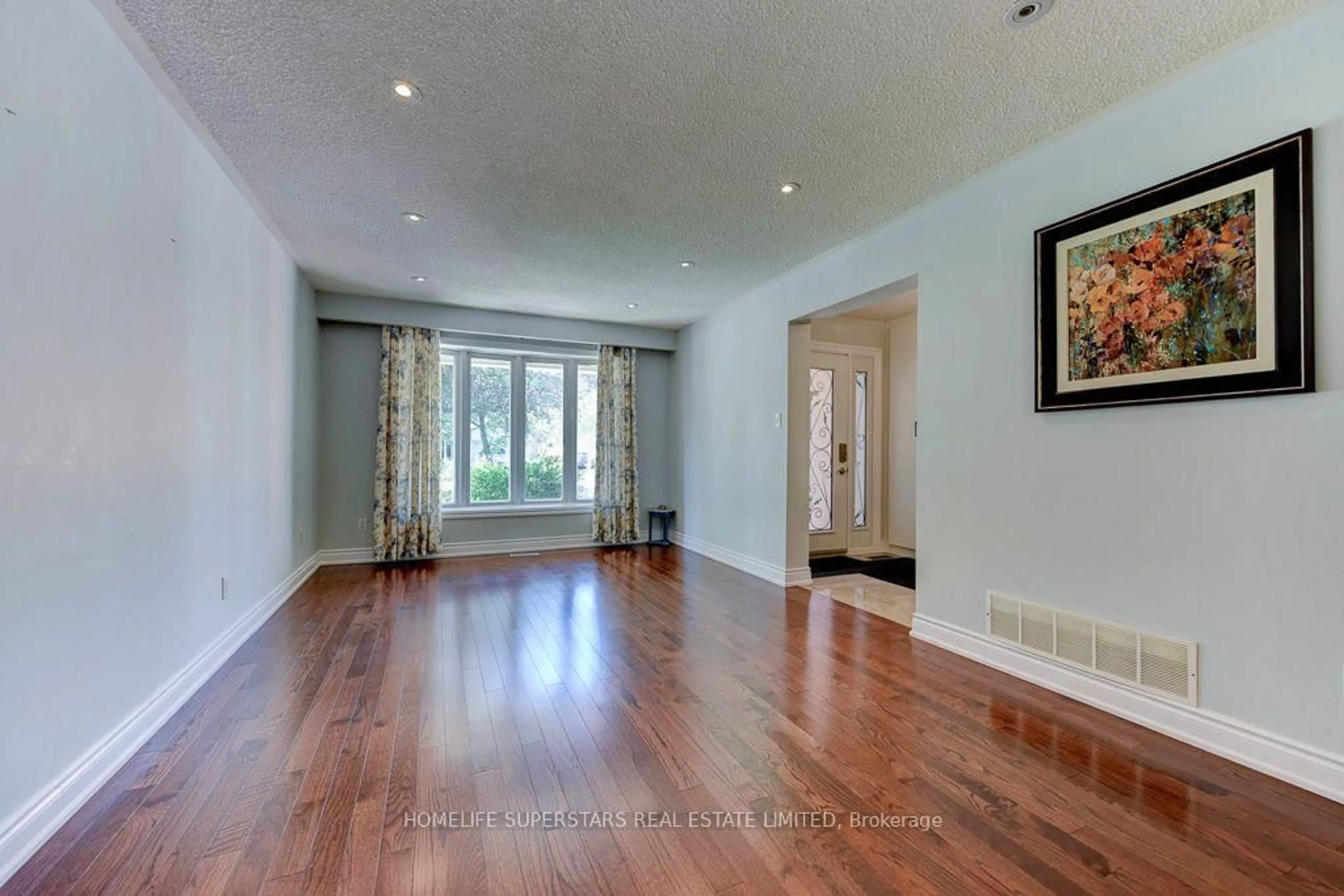 A pic of a room for 868 Kowal Dr, Mississauga Ontario L5H 3T4