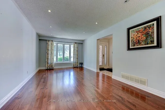 868 Kowal Dr, Mississauga 2
