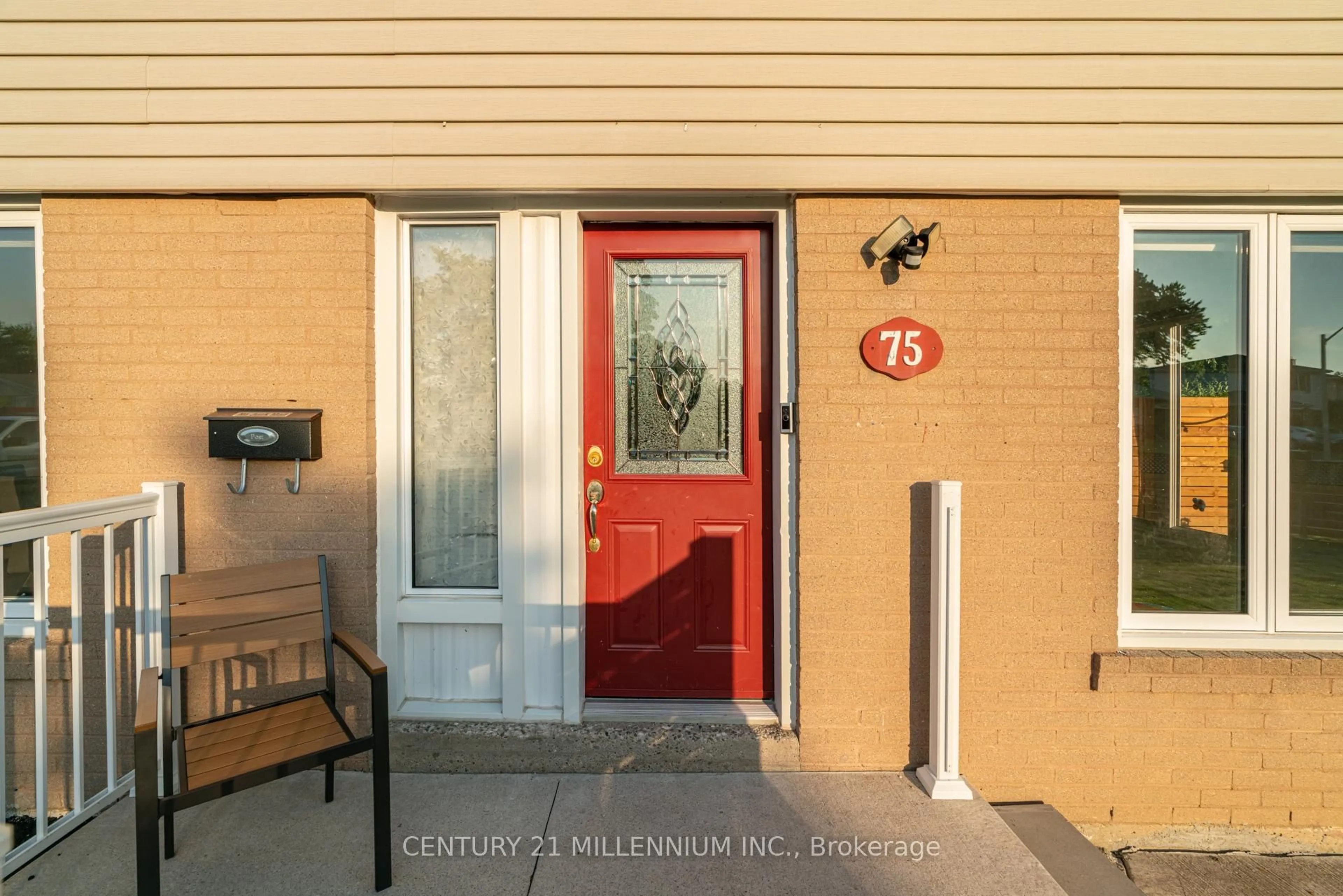 Indoor entryway for 75 Goldcrest Rd, Brampton Ontario L6S 1H1