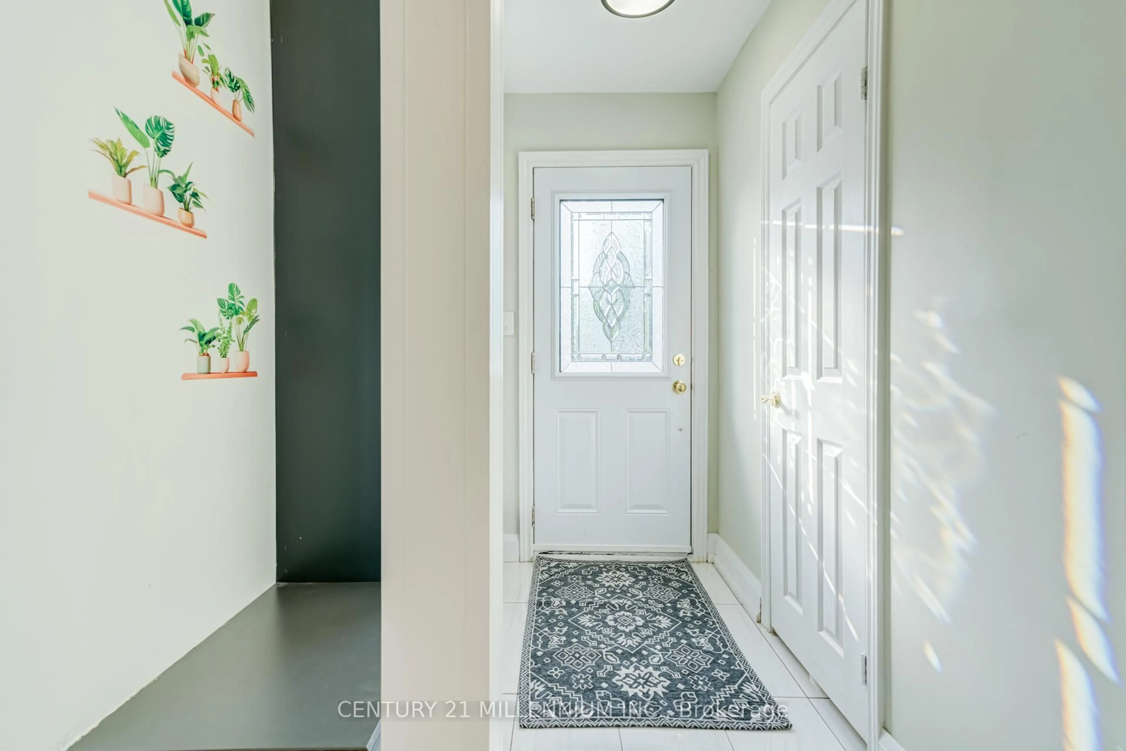 Indoor entryway for 75 Goldcrest Rd, Brampton Ontario L6S 1H1