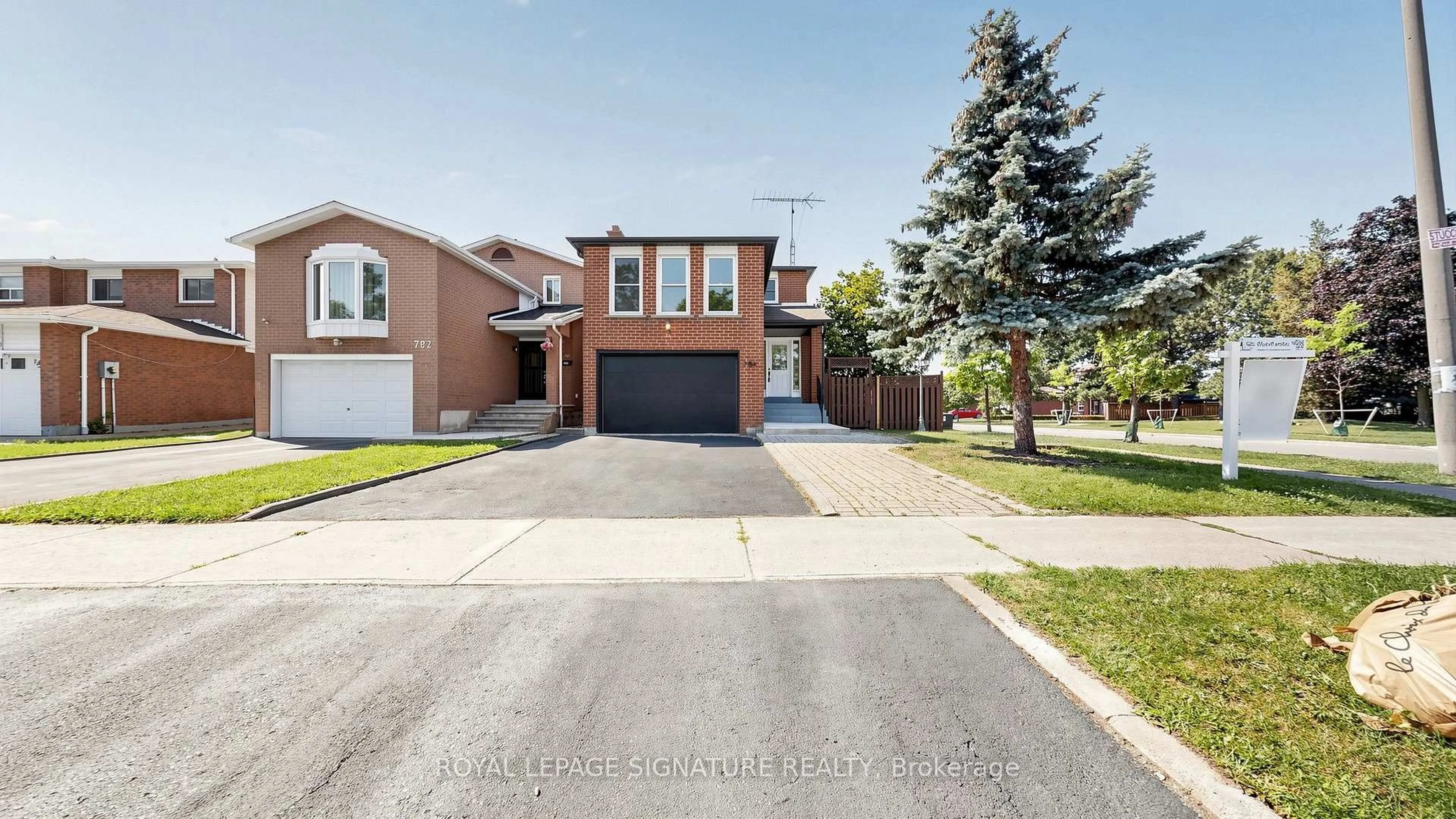Home with brick exterior material, street for 784 Galloway Cres, Mississauga Ontario L5C 3T9