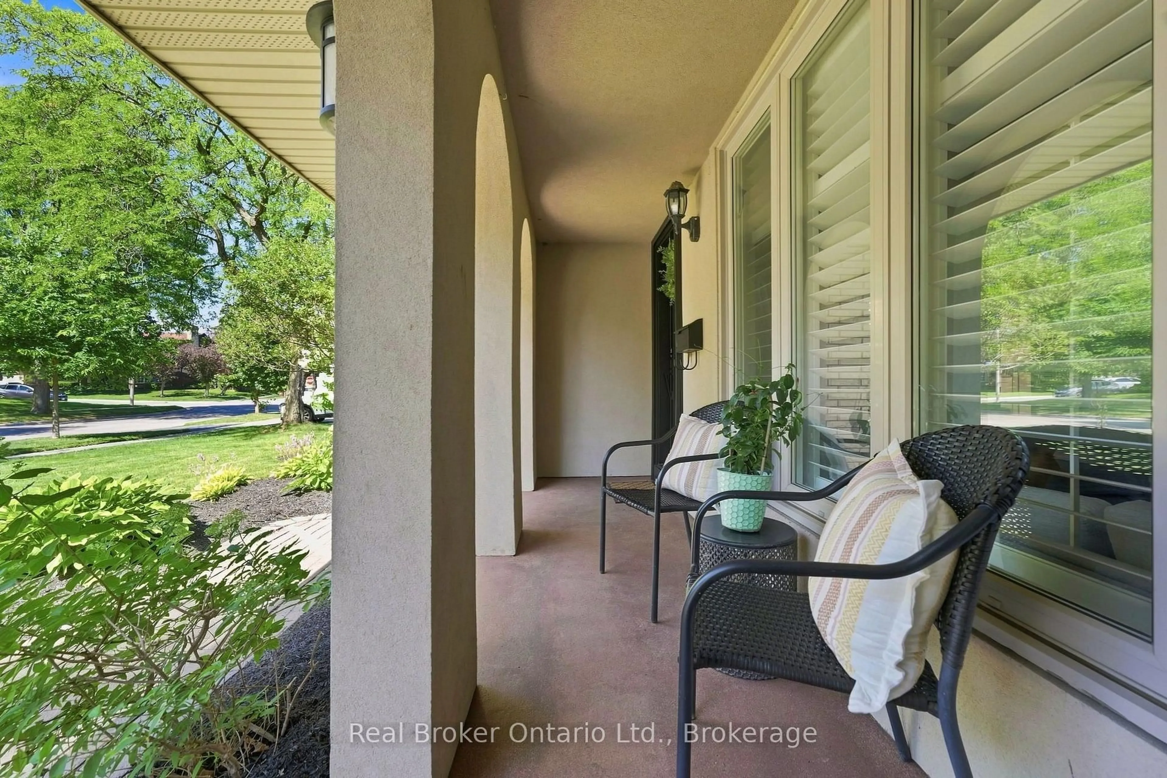 Patio, water/lake/river/ocean view for 2086 Cavendish Dr, Burlington Ontario L7P 1Z1